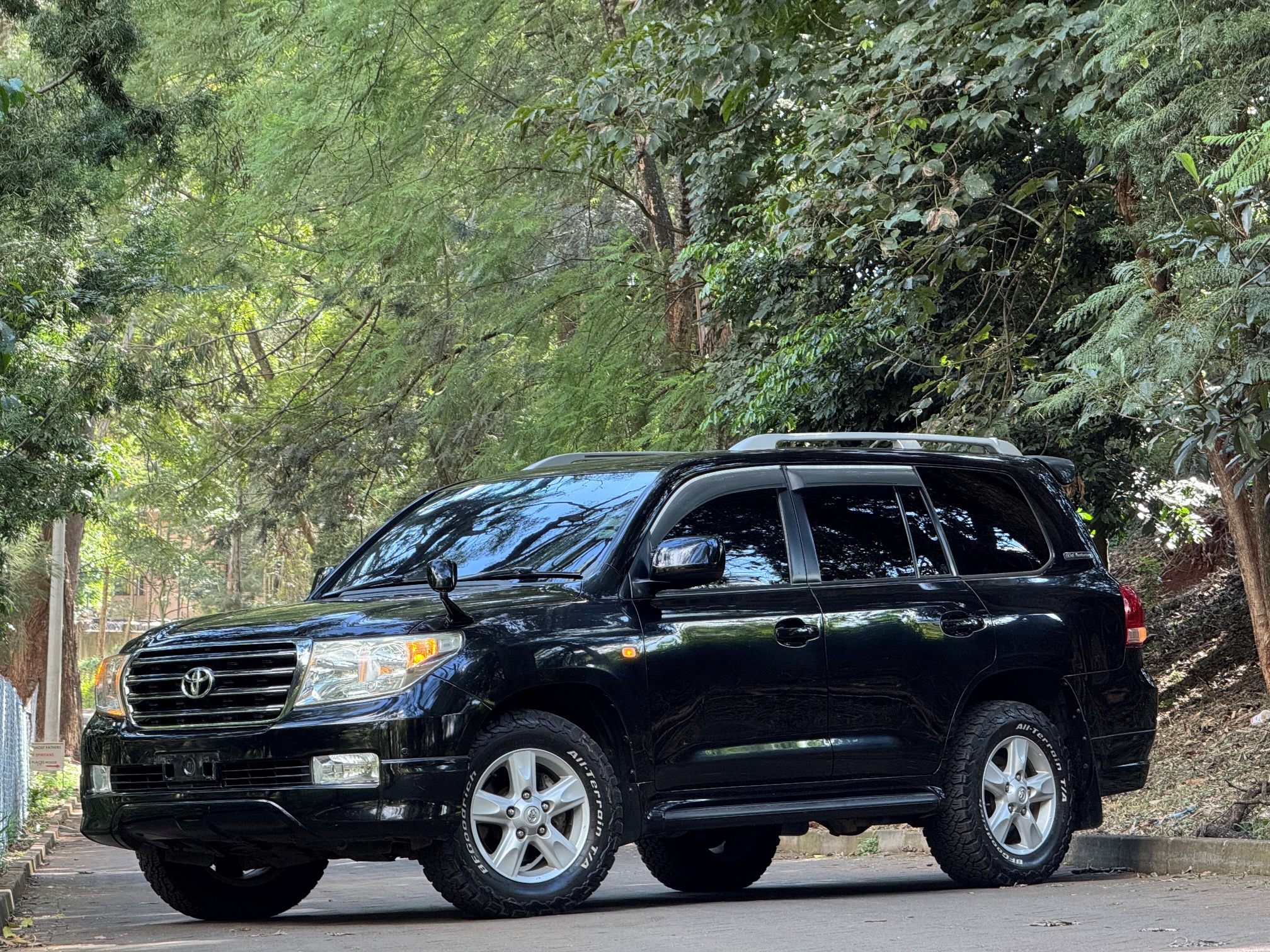 TOYOTA LANDCRUISER V8 ZX