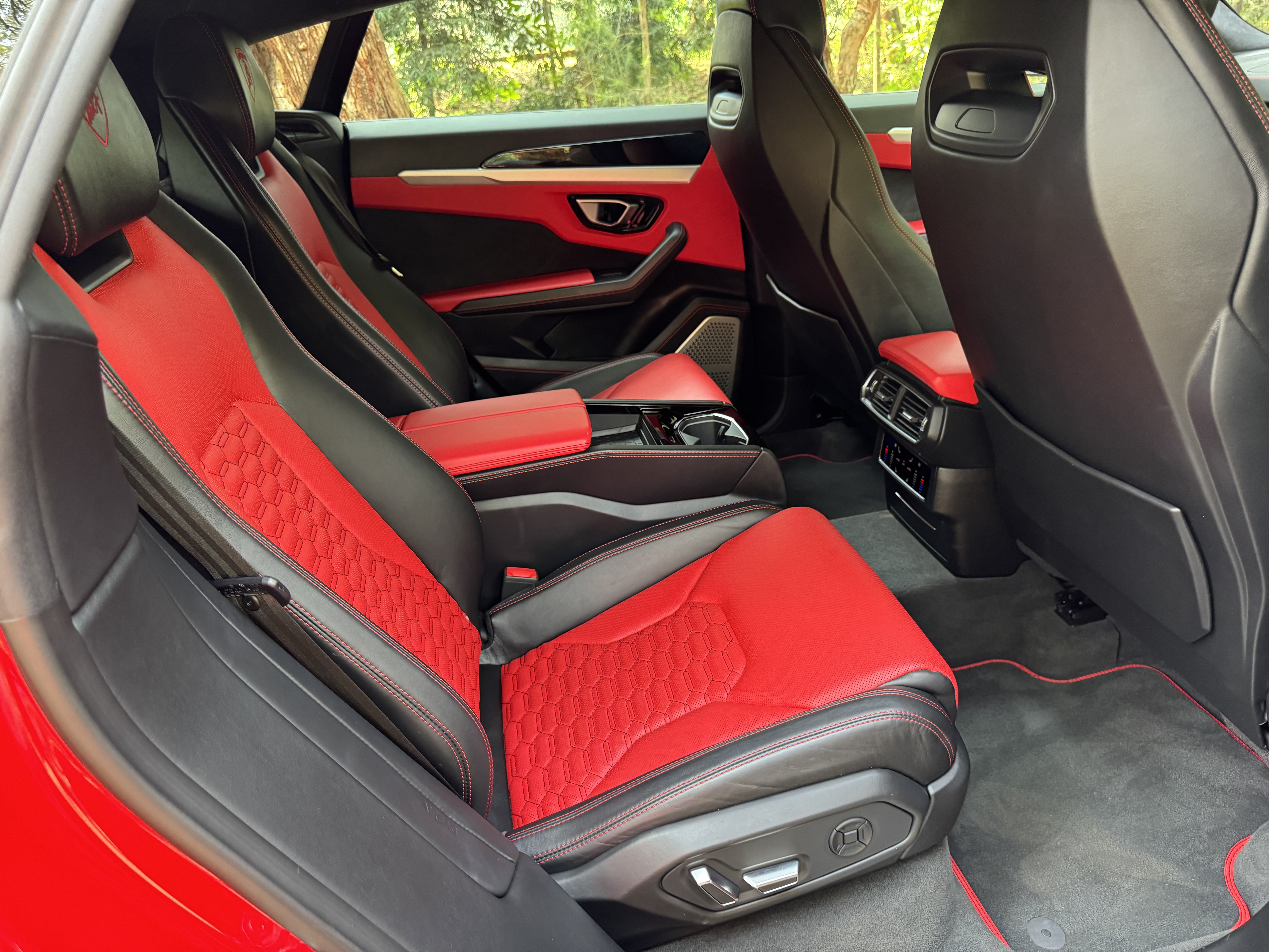 2019 LAMBORGHINI URUS