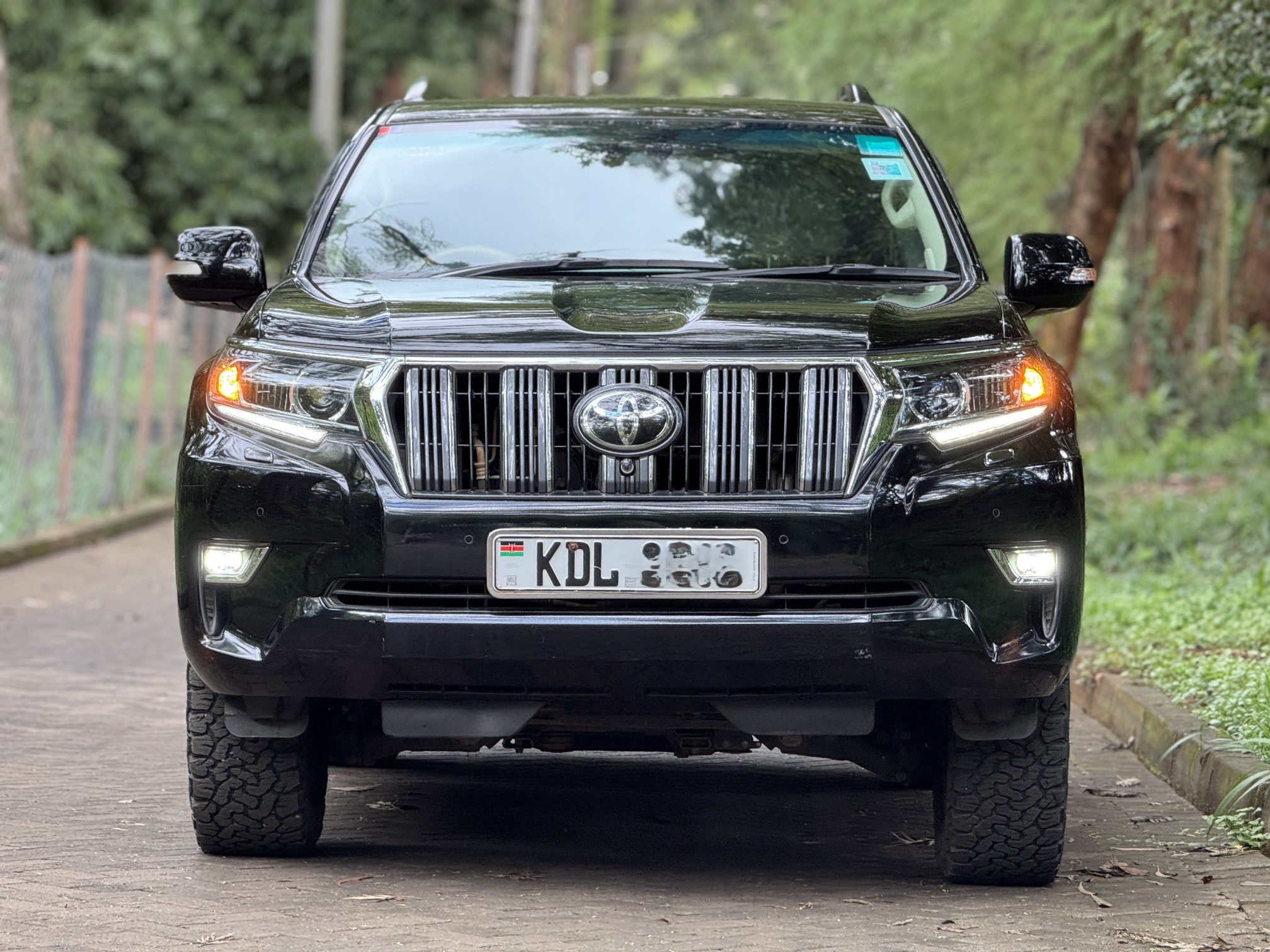 TOYOTA LANDCRUISER PRADO KAKADU