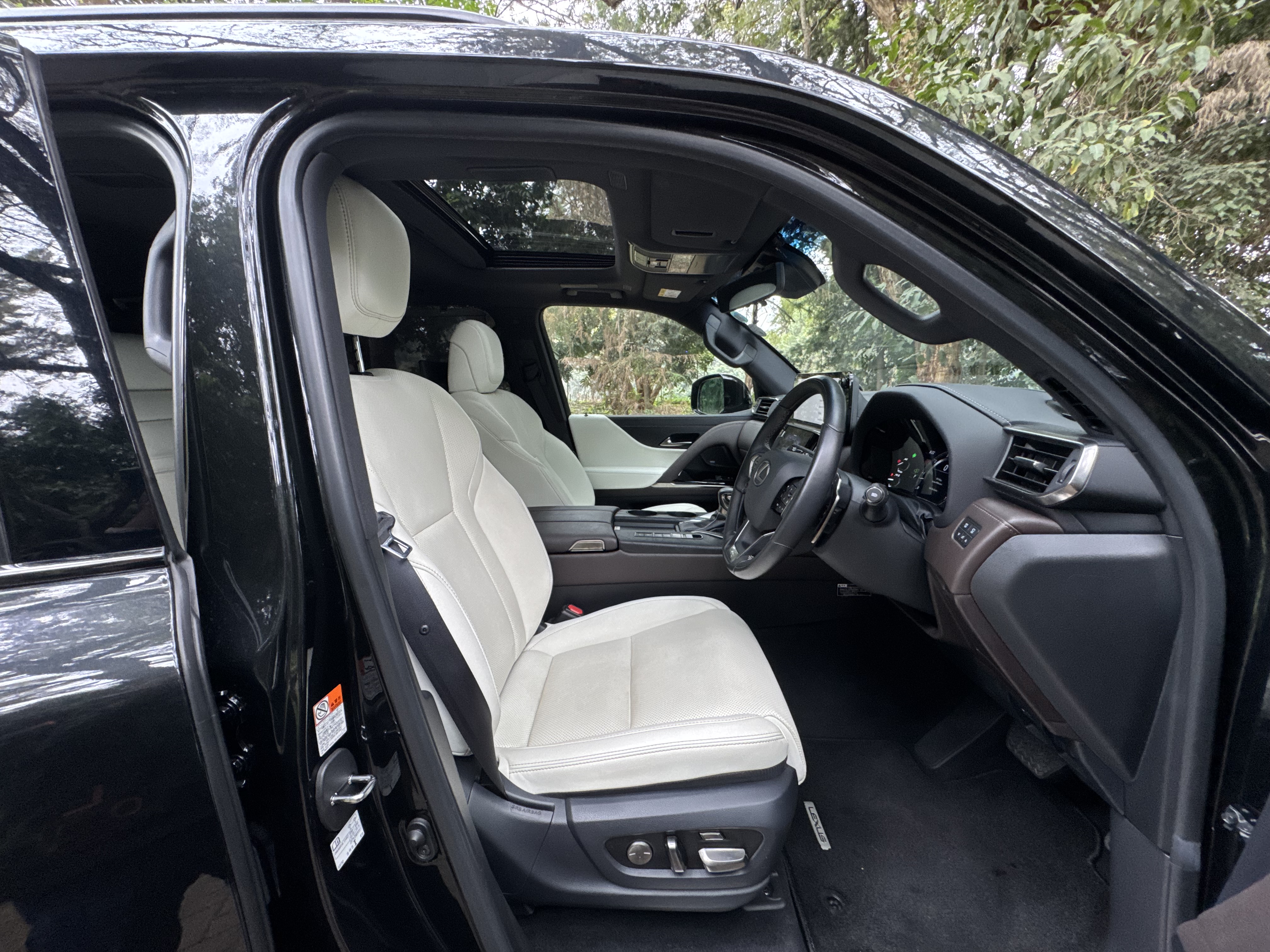 2023 LEXUS LX600