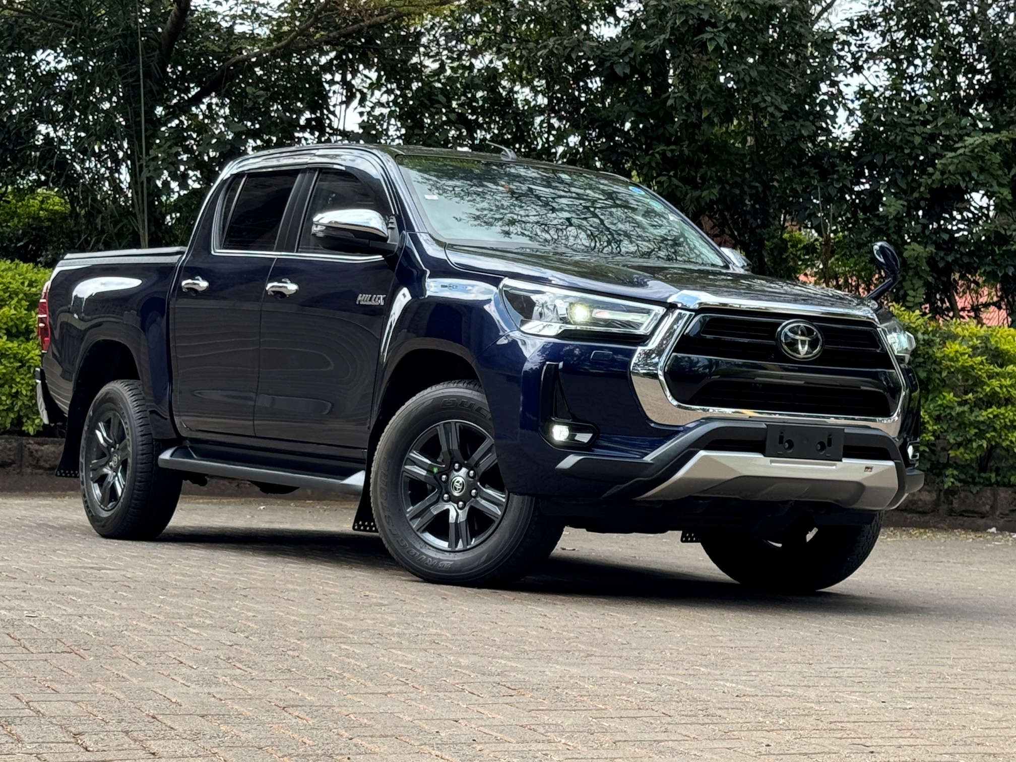 TOYOTA HILUX