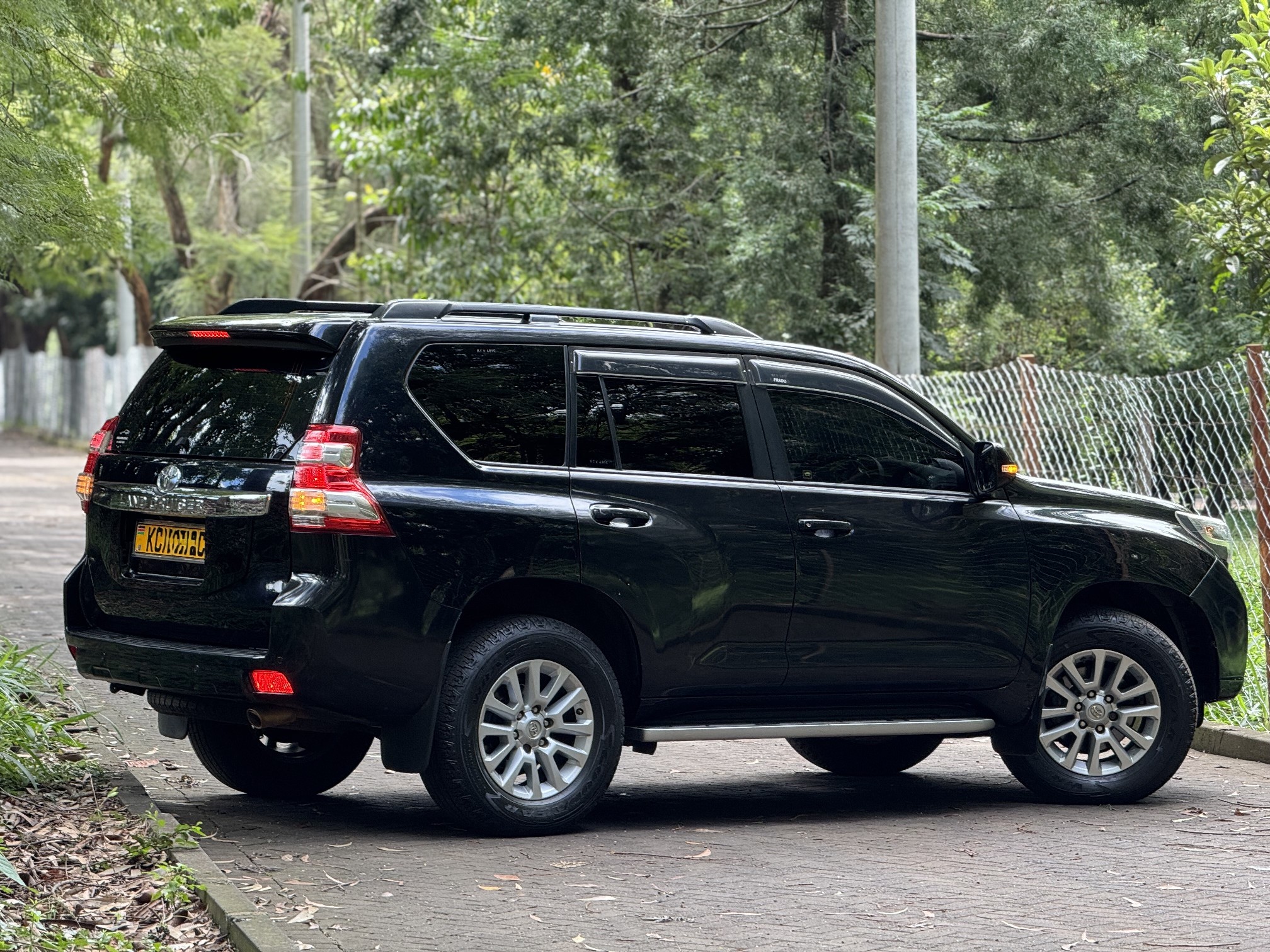 TOYOTA LANDCRUISER PRADO TZ.G