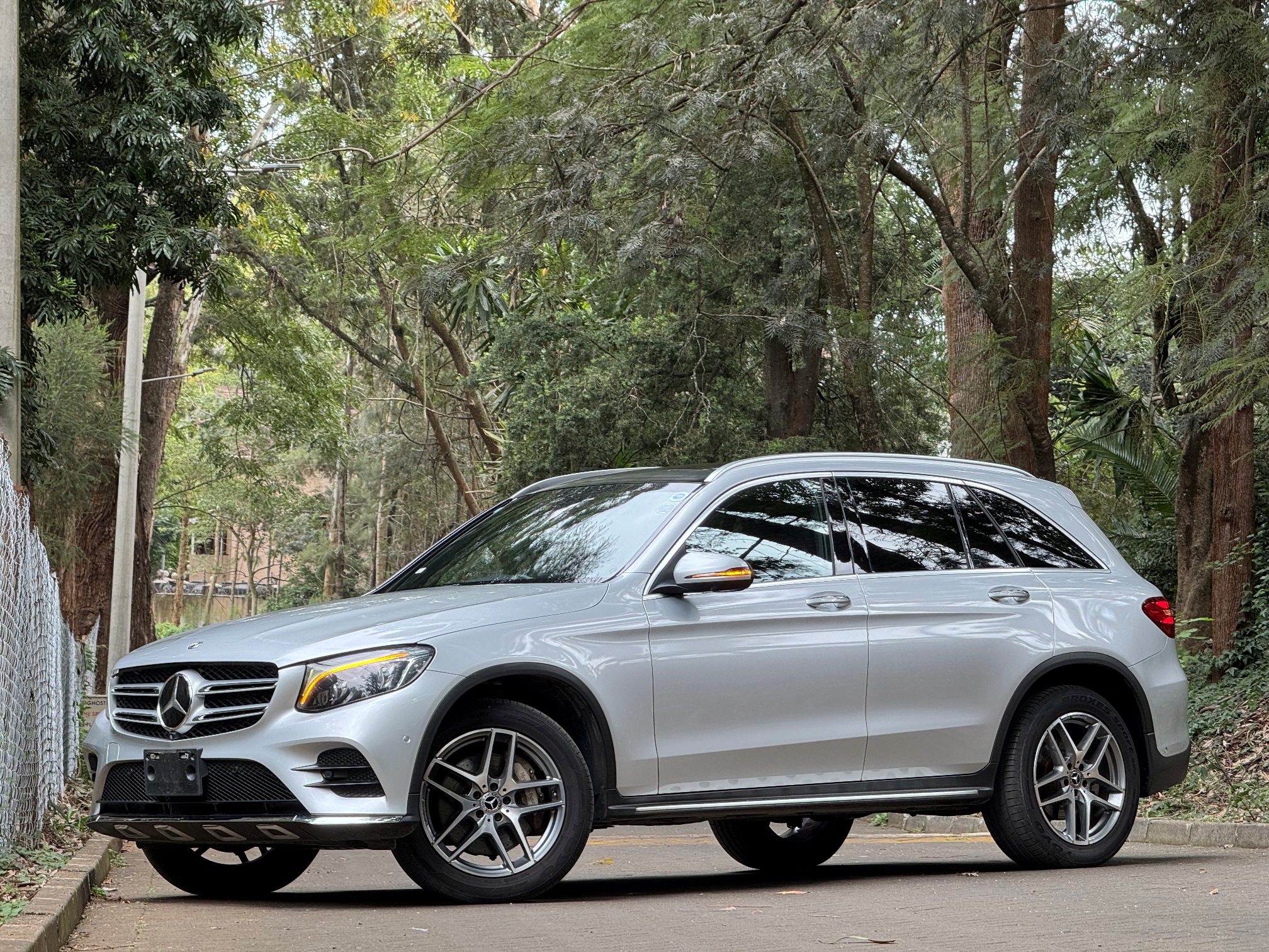MERCEDES BENZ GLC250 4MATICs