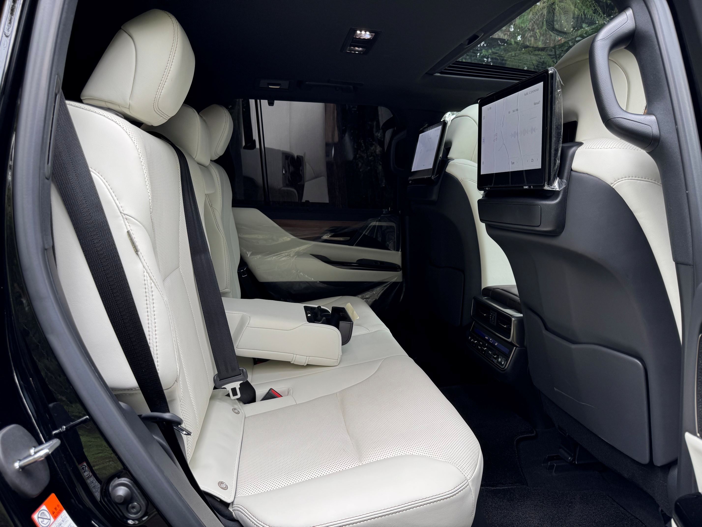 LEXUS LX600