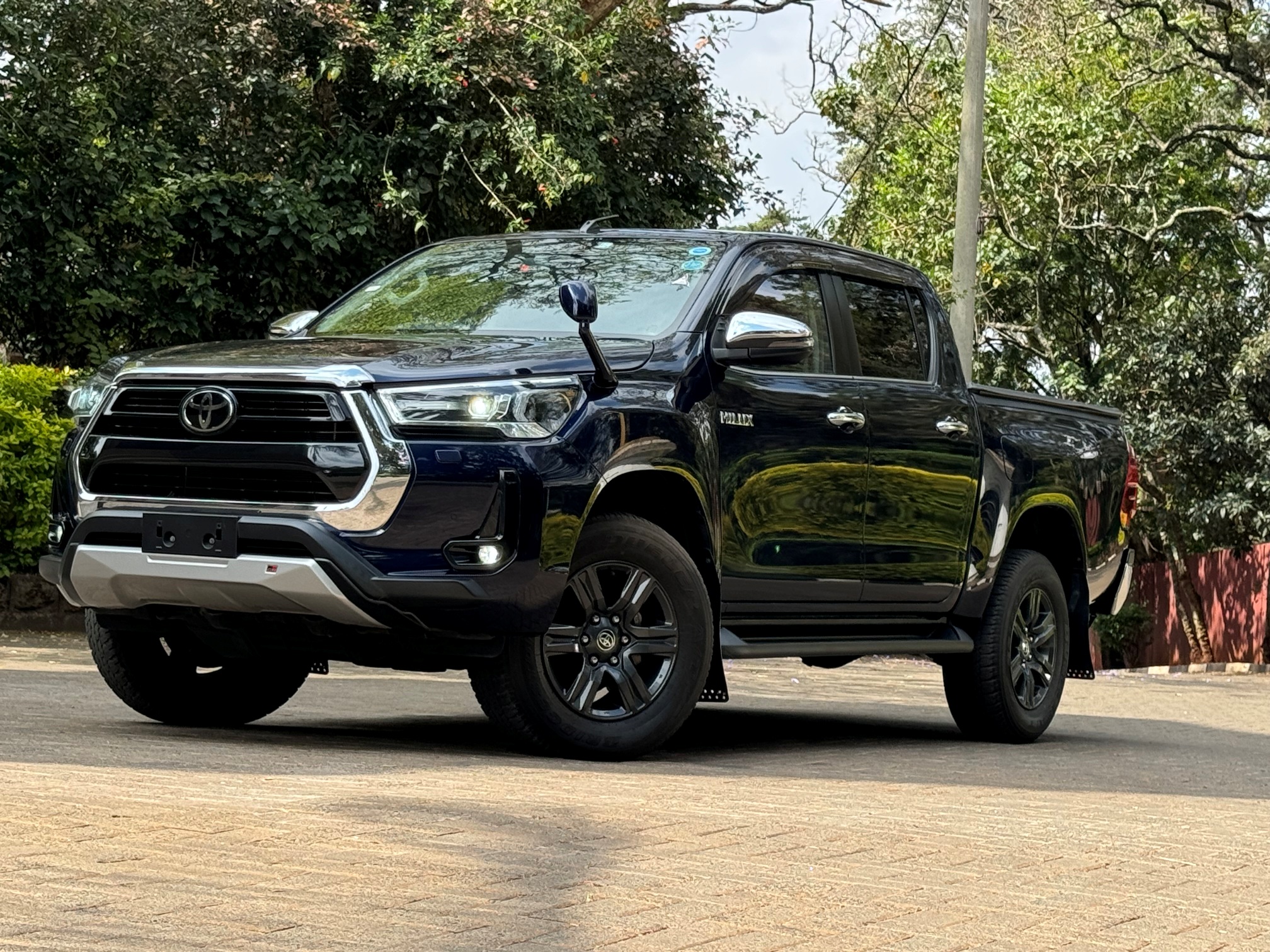 TOYOTA HILUX