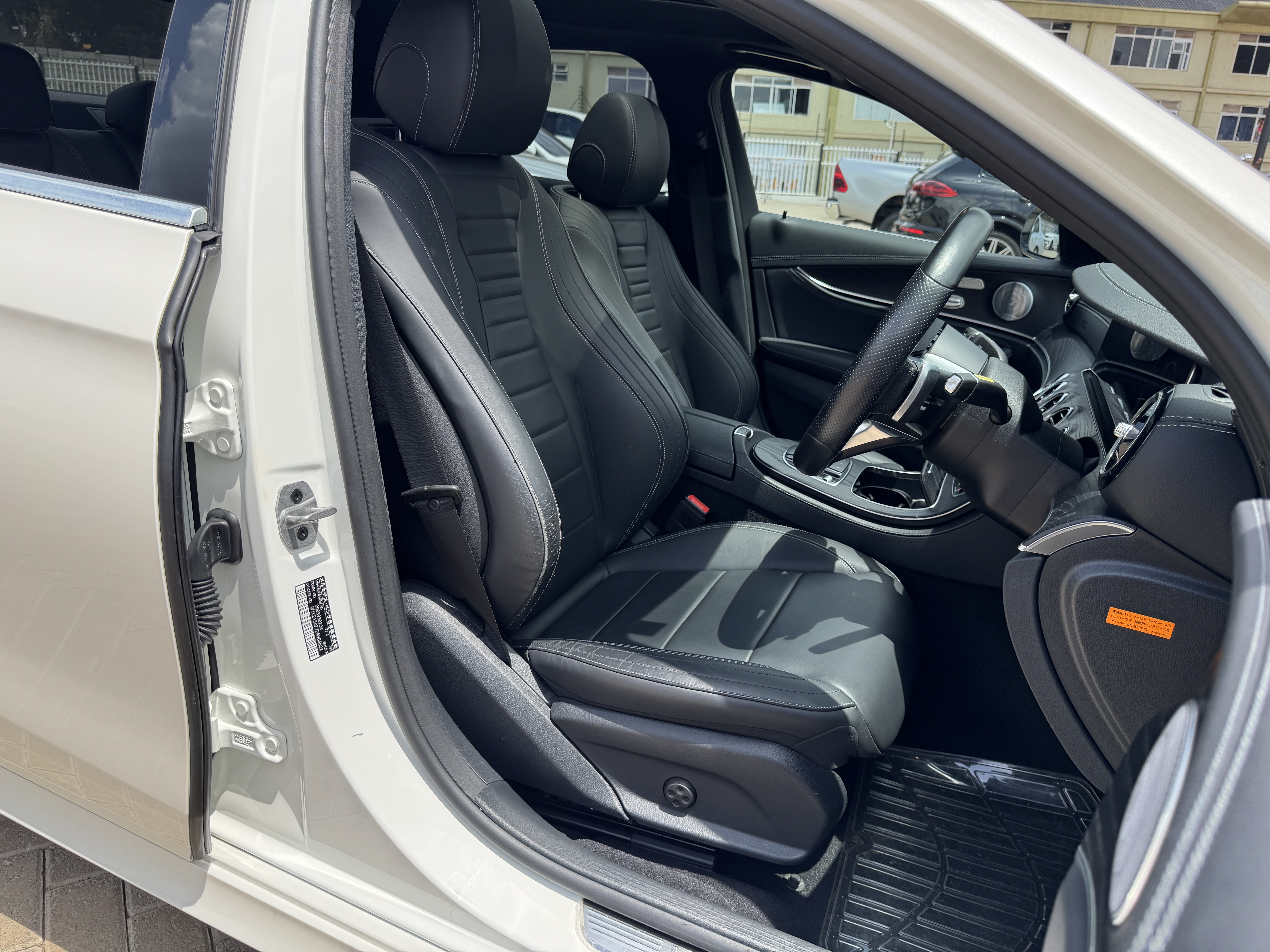2020 MERECEDES BENZ E200