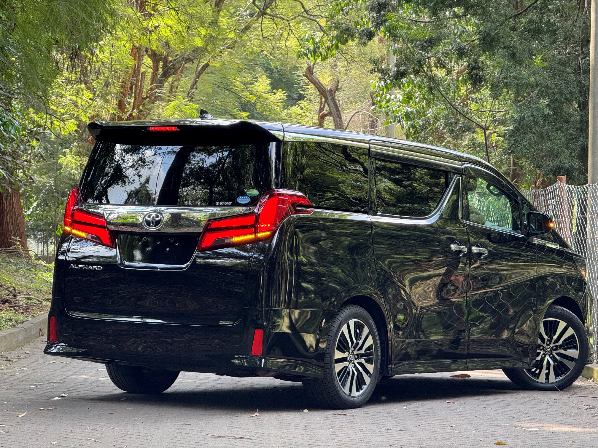 TOYOTA ALPHARD