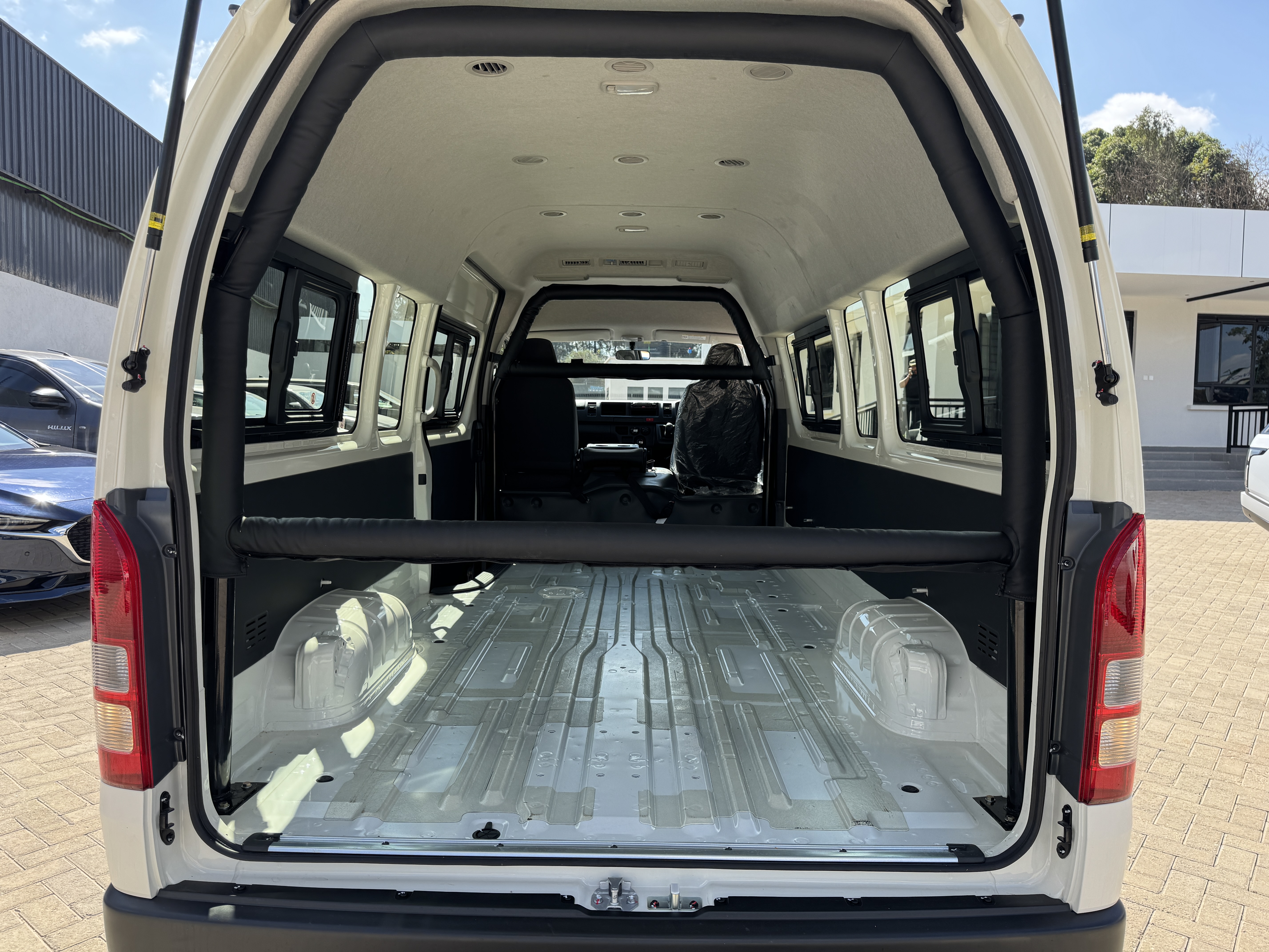 2026 TOYOTA HIACE 9L