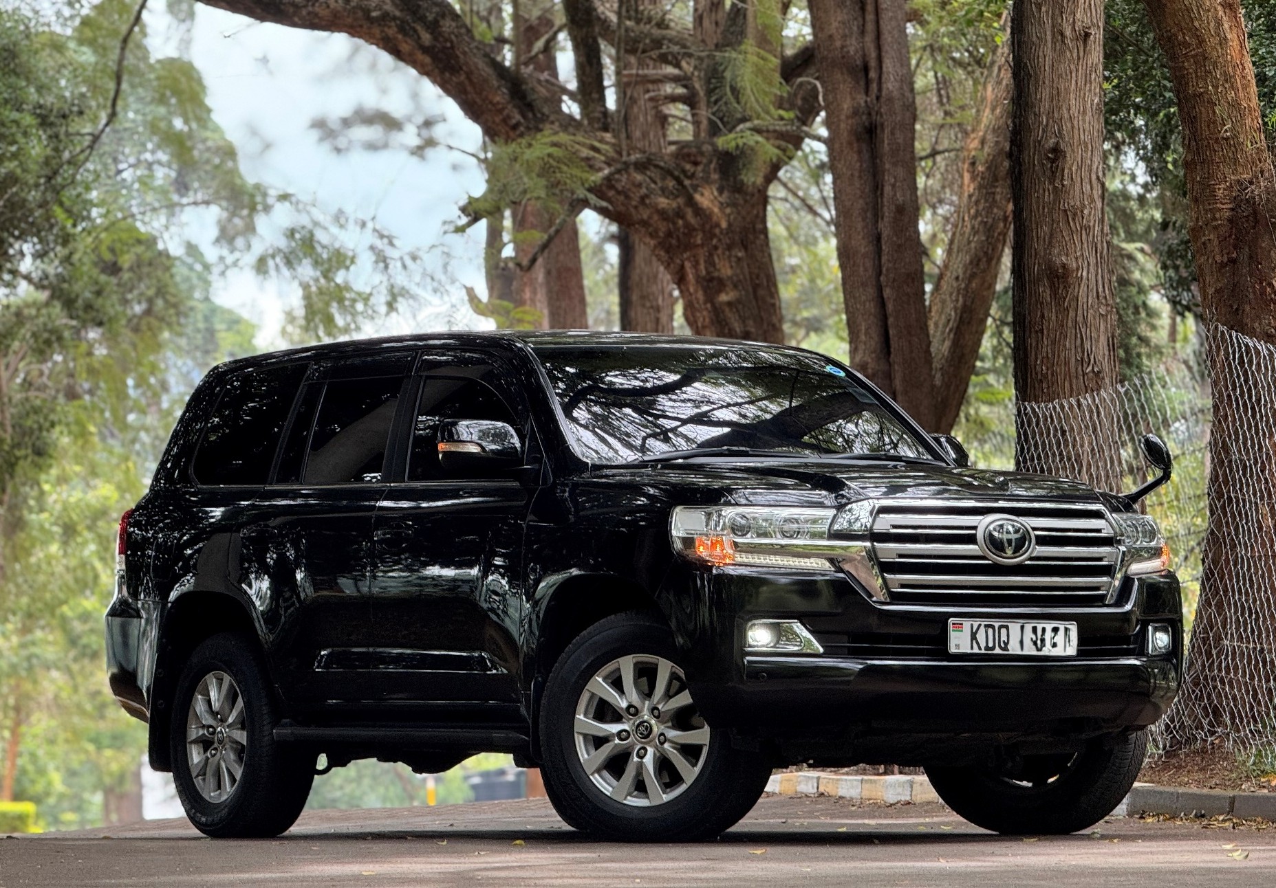 TOYOTA LANDCRUISER V8 ZX