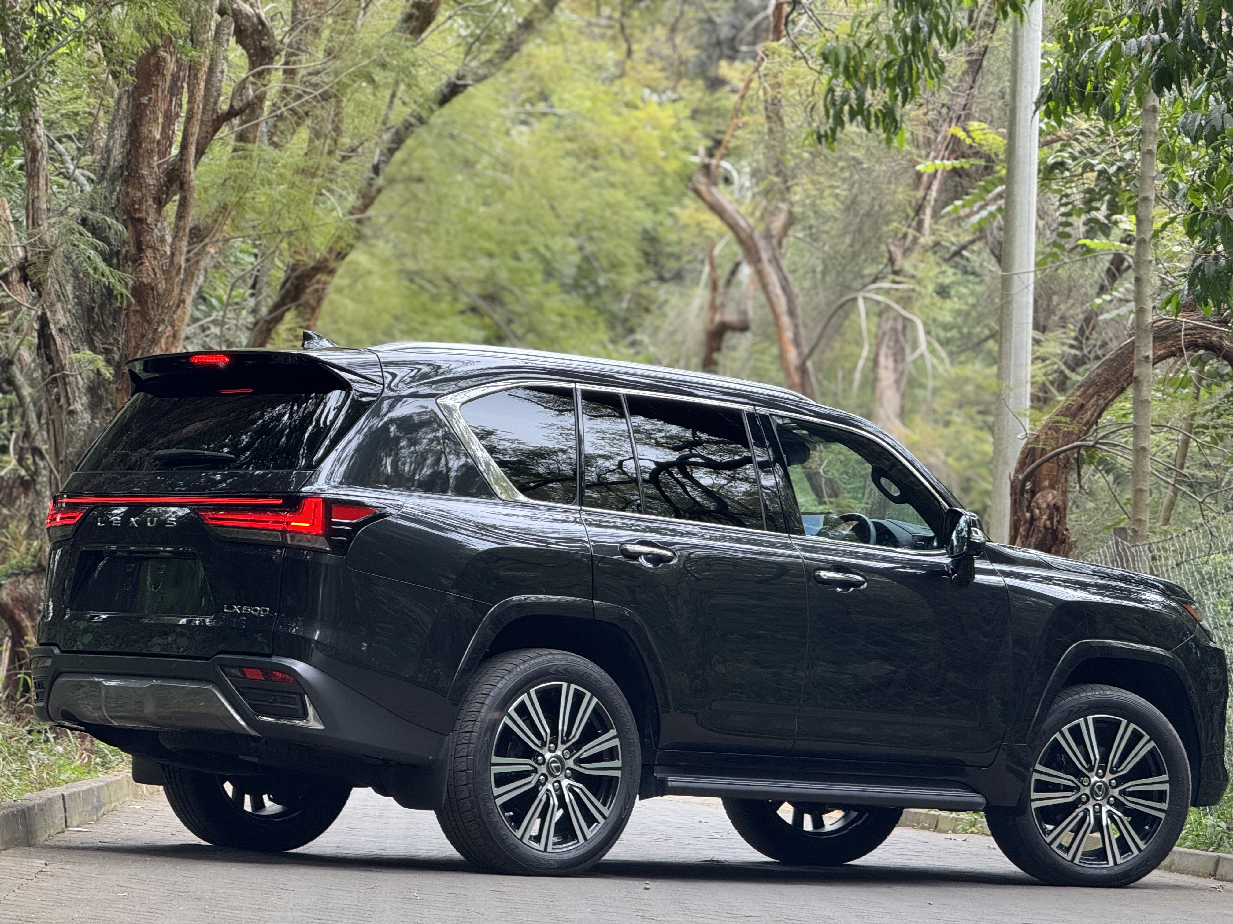 2023 LEXUS LX600