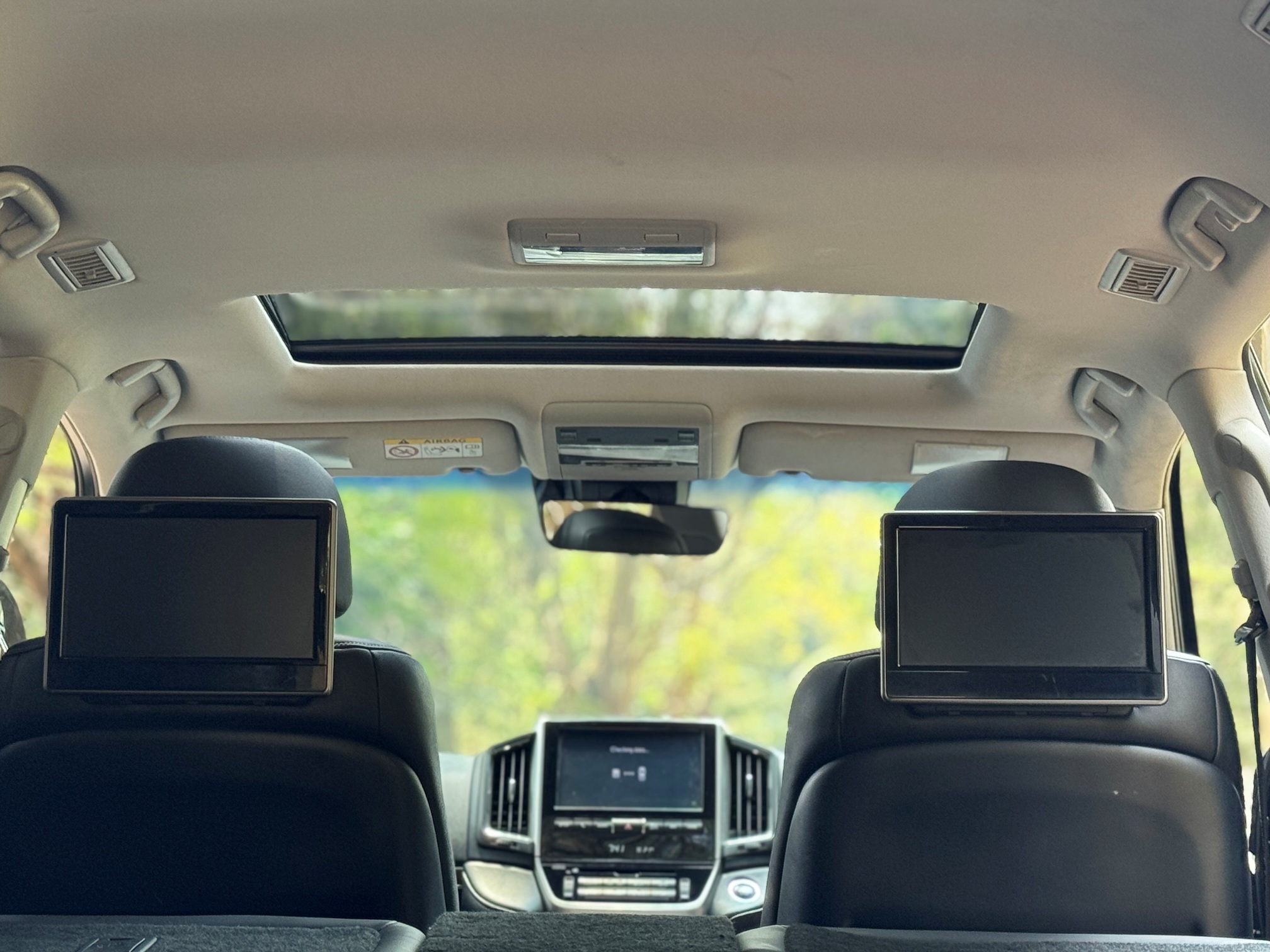 TOYOTA LANDCRIUSER V8 SAHARA