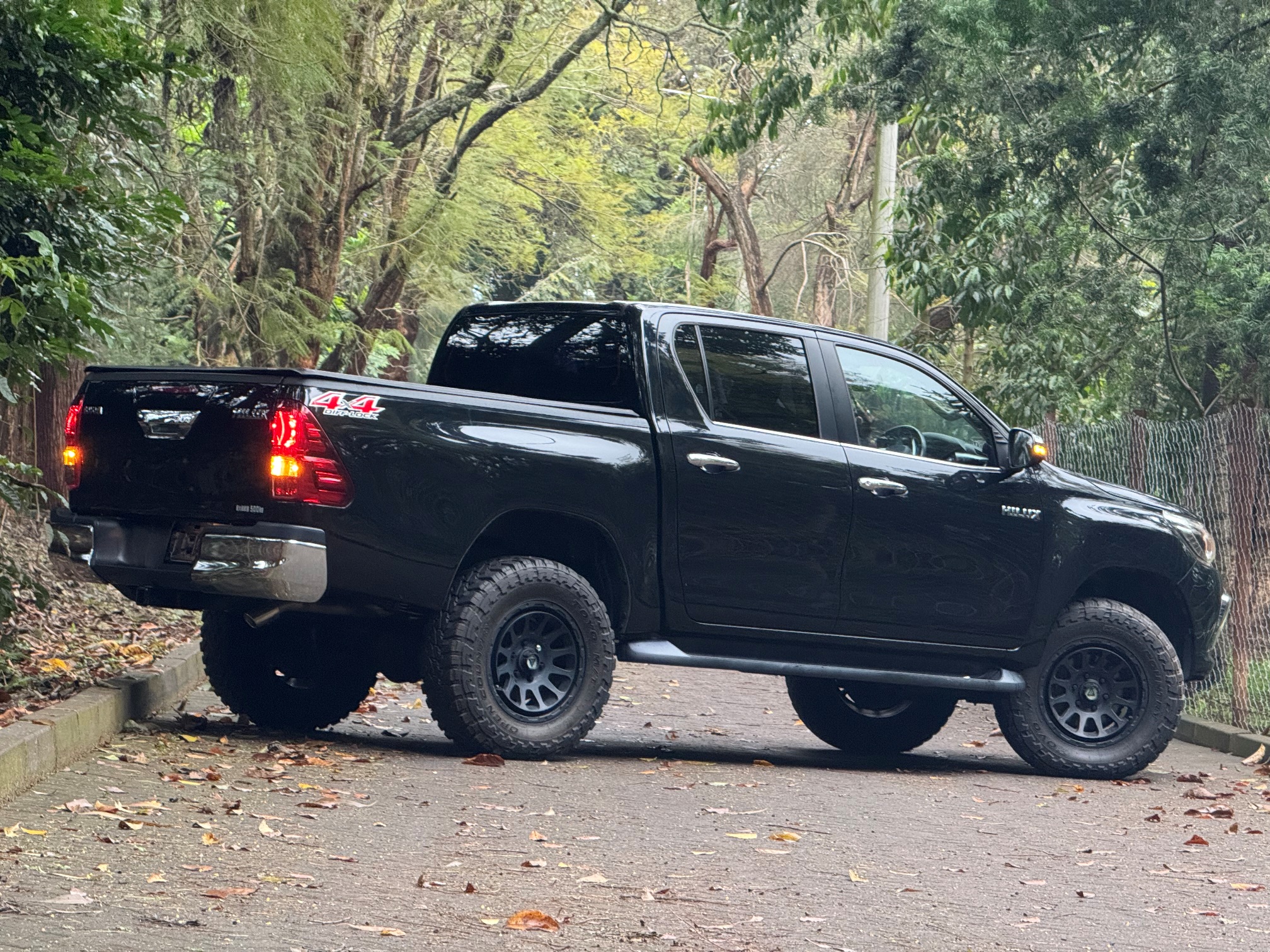 TOYOTA HILUX