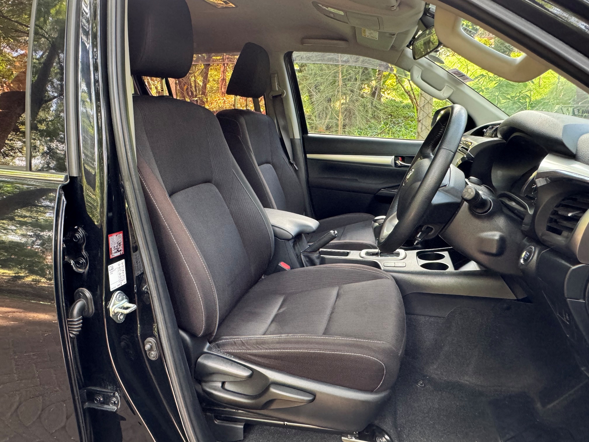 TOYOTA HILUX