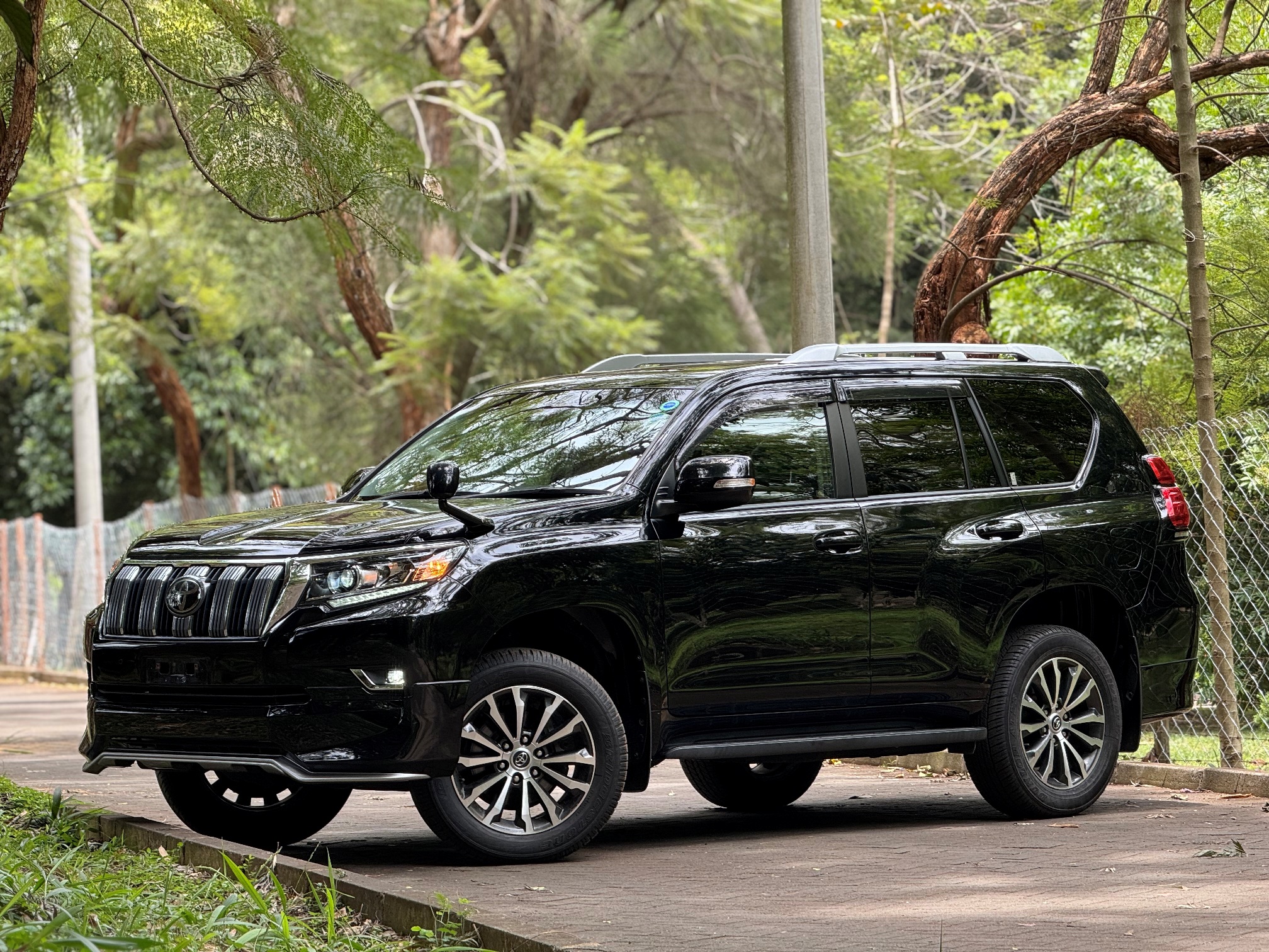 TOYOTA LANDCRUISER PRADO