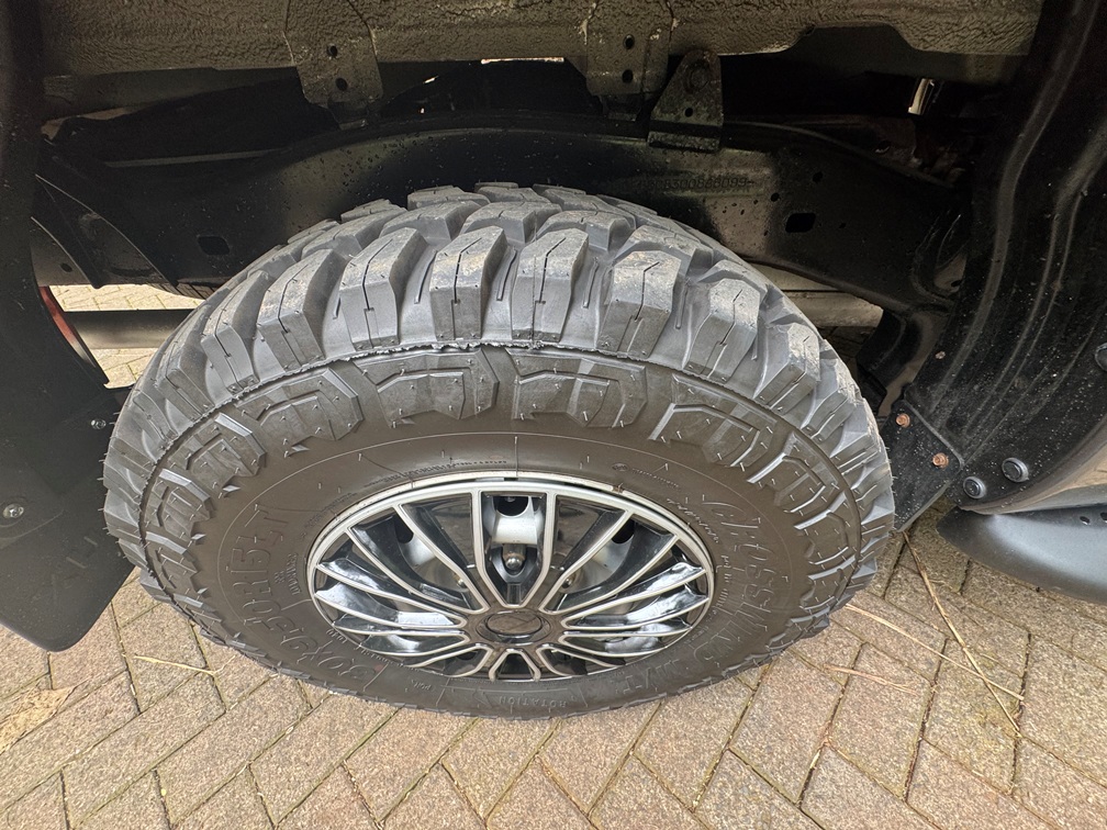 TOYOTA HILUX HIGH RIDER