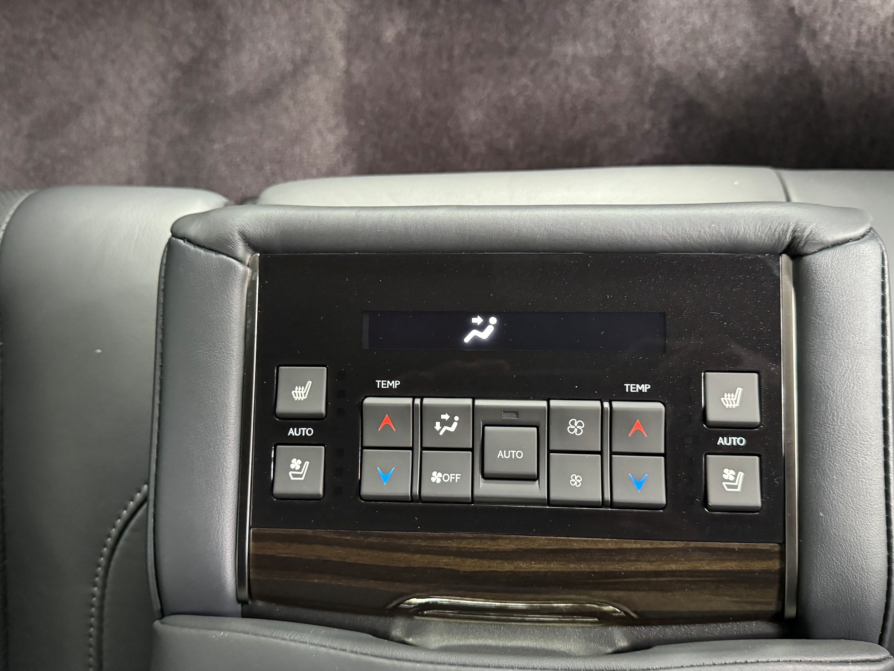 LEXUS LX570