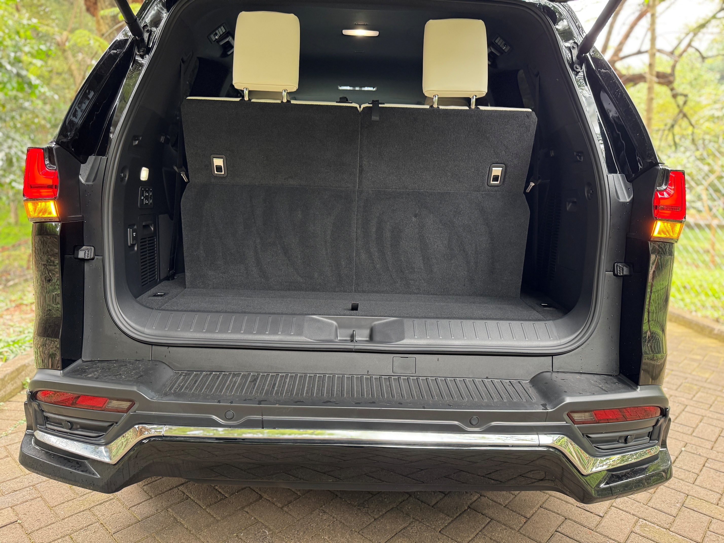 LEXUS LX600