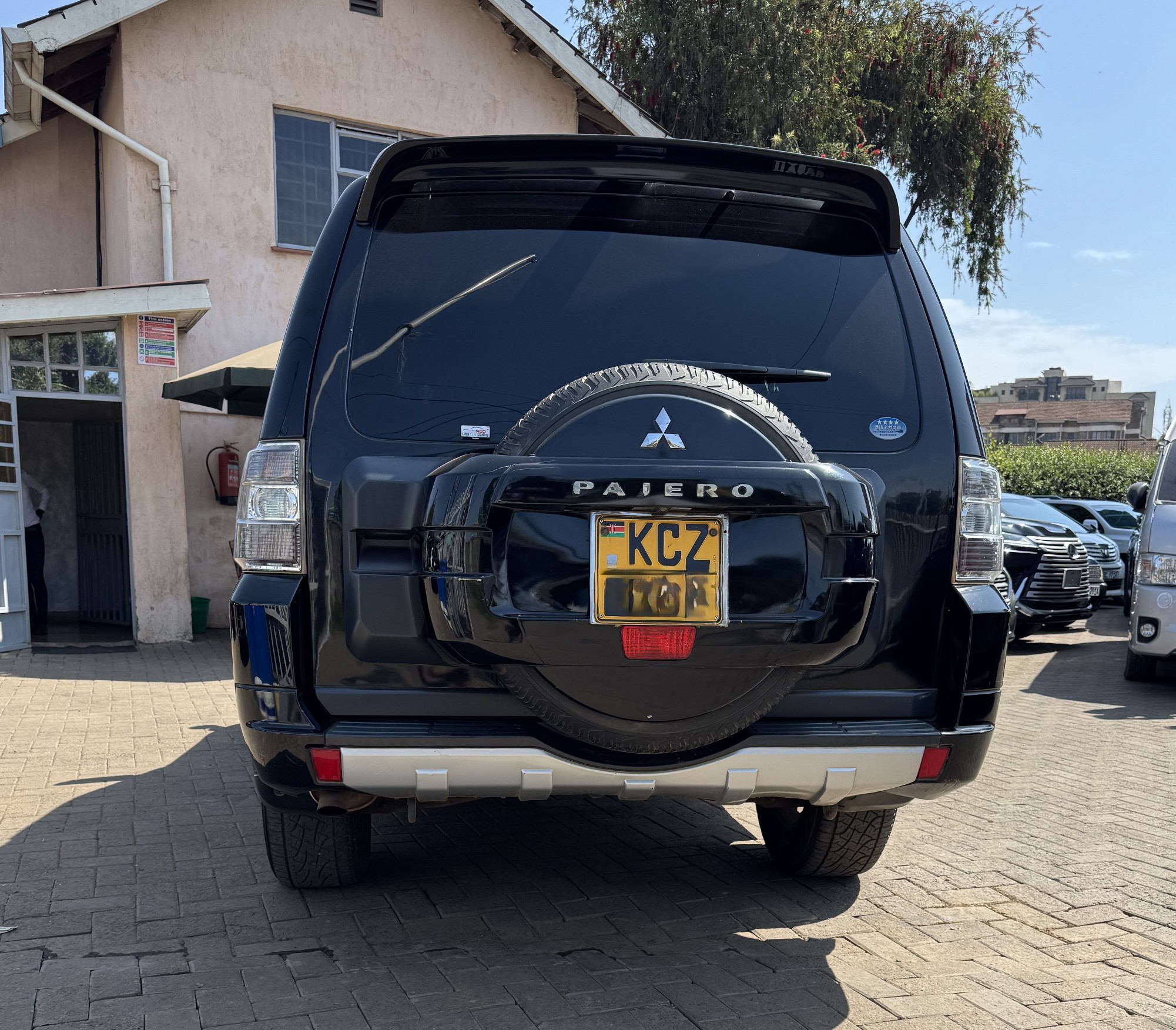 MITSUBISHI PAJERO