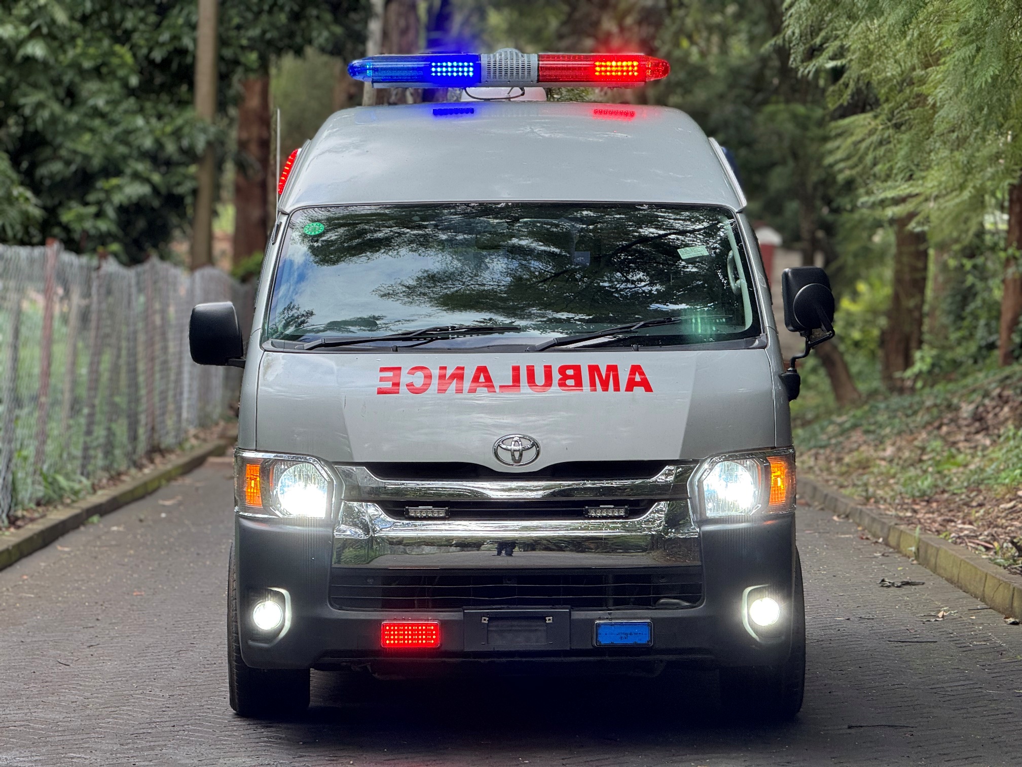 TOYOTA HIACE GL-AMBULANCE VAN