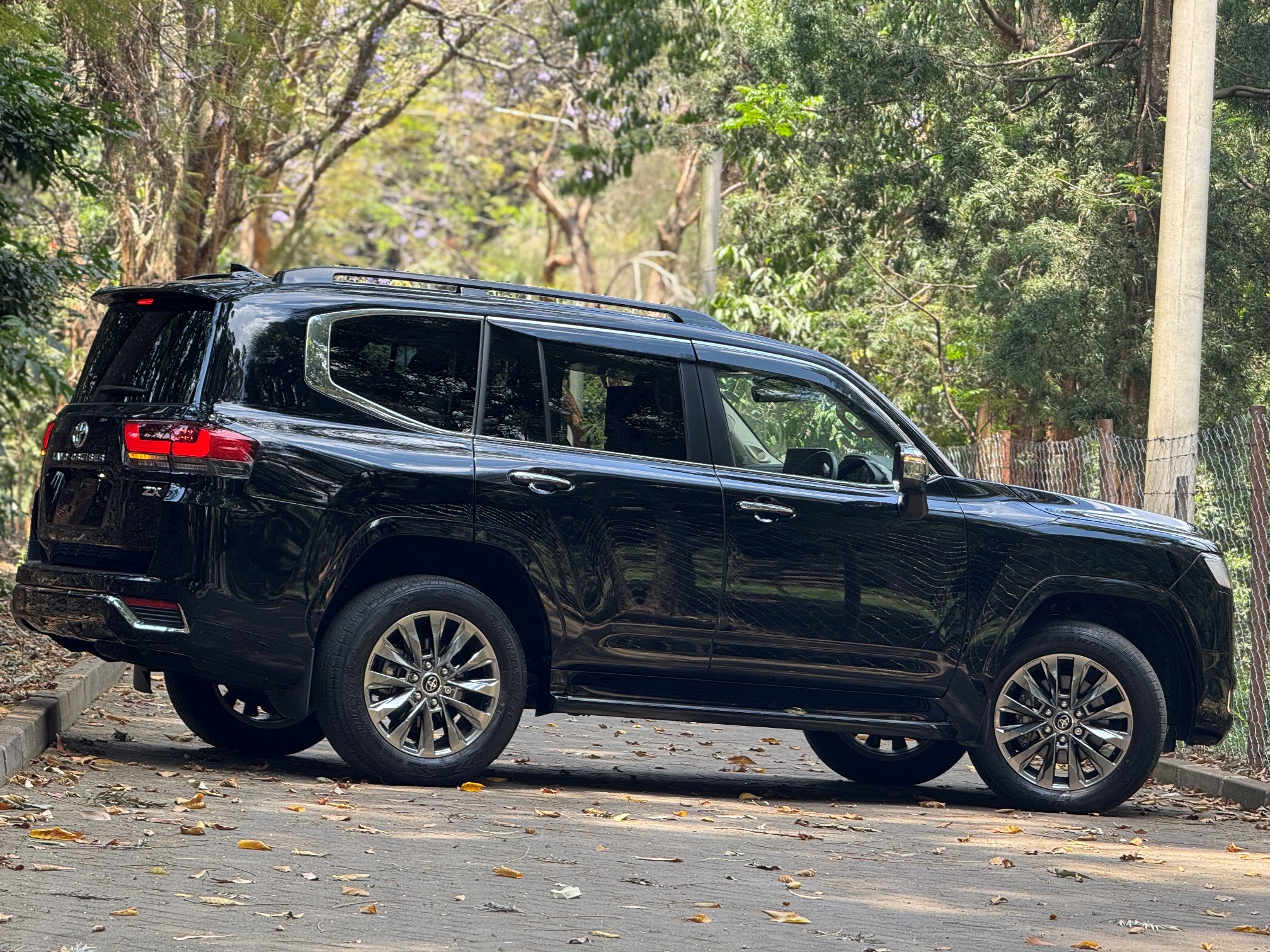 TOYOTA LANDCRUISER LC300