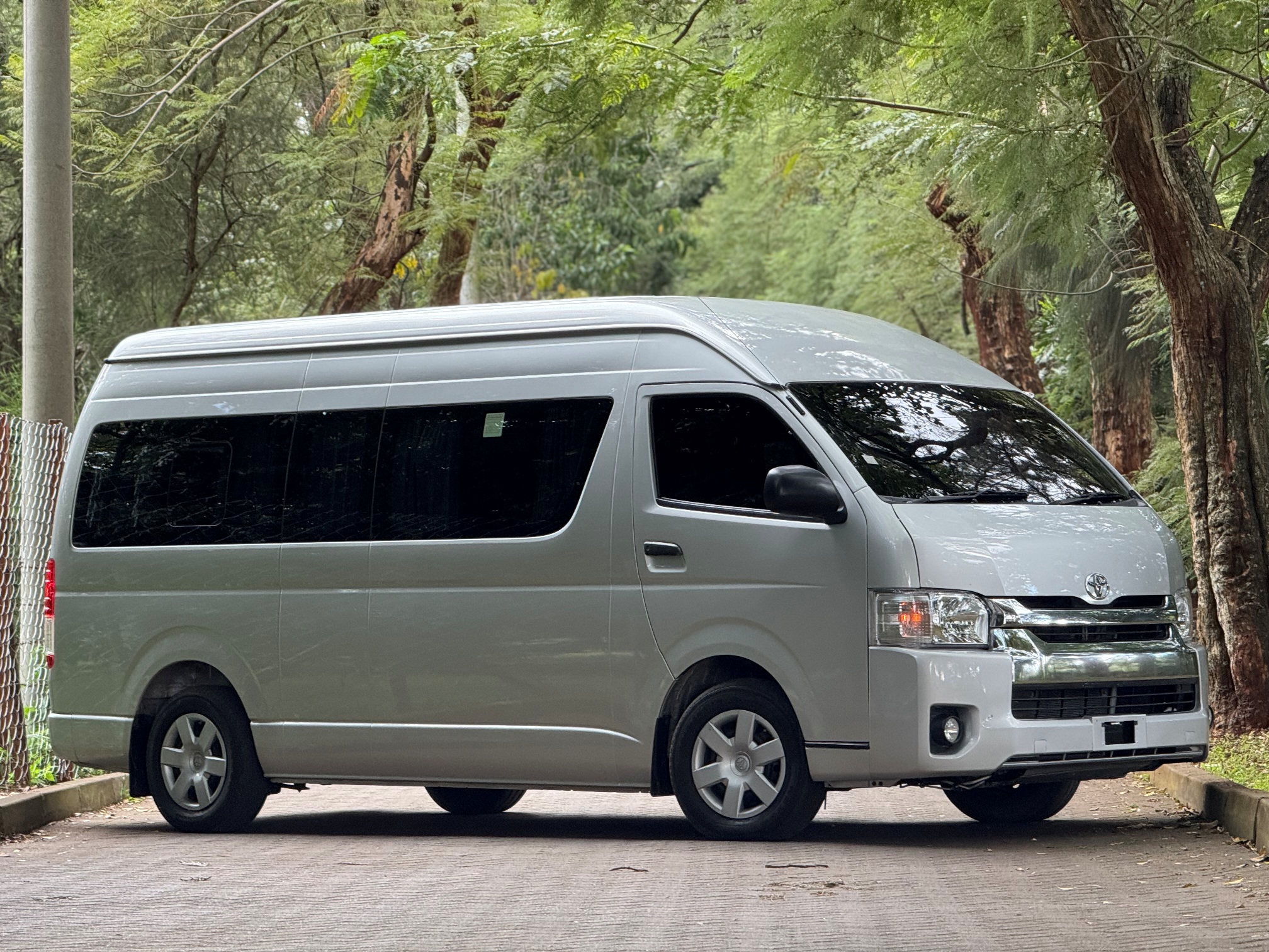 TOYOTA HIACE 9L