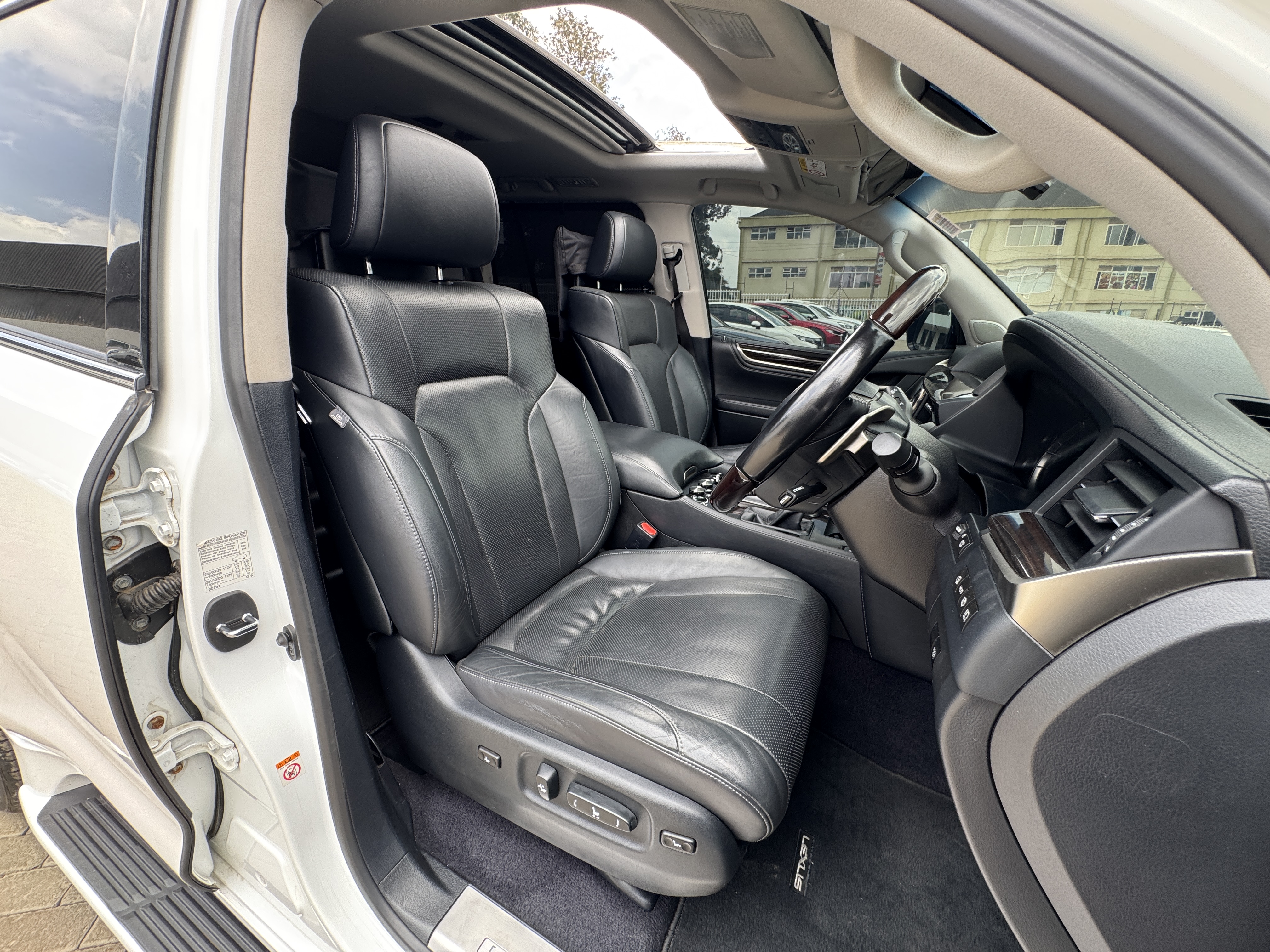 2017 LEXUS LX450d