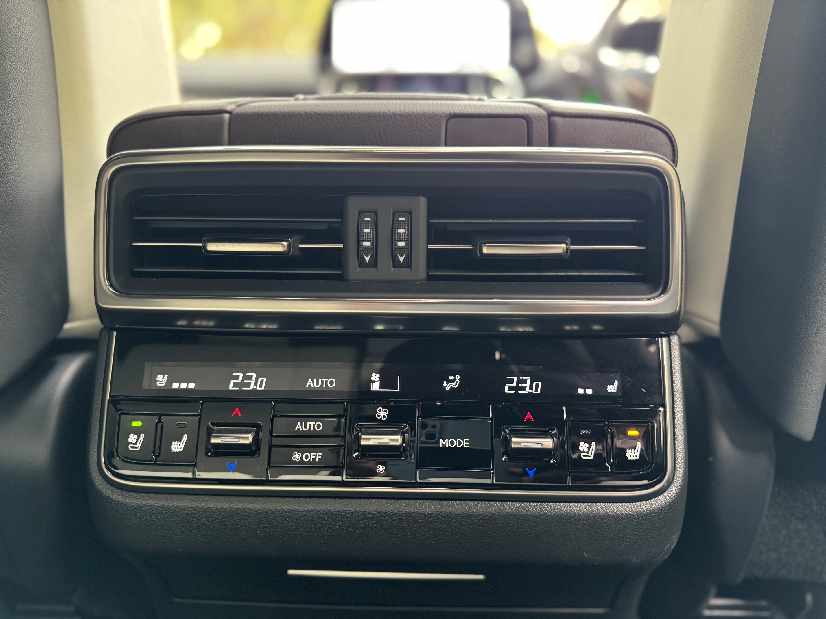 LEXUS LX600