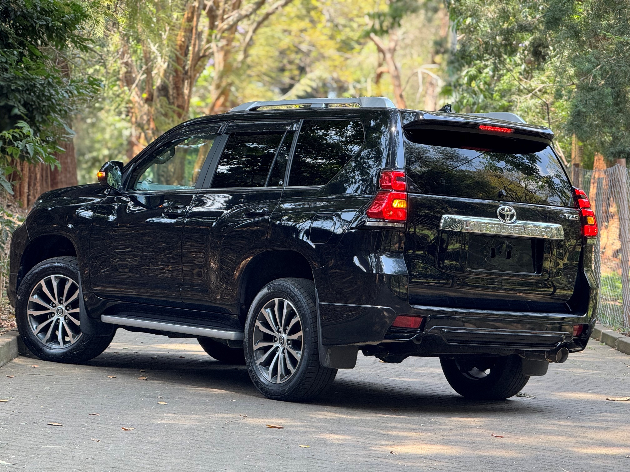 TOYOTA LANDCRUISER PRADO TZ.G