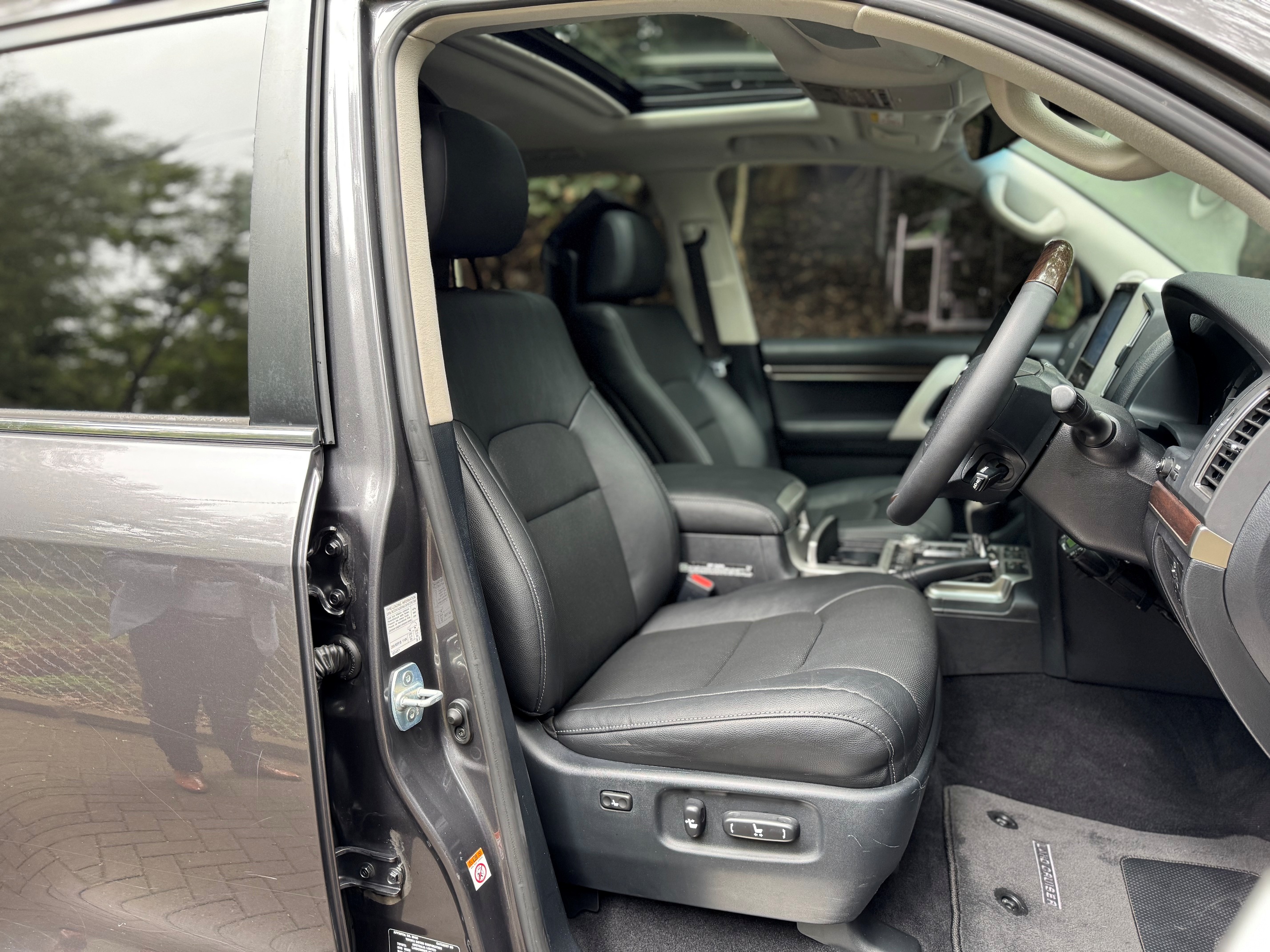 TOYOTA LANDCRUISER SAHARA