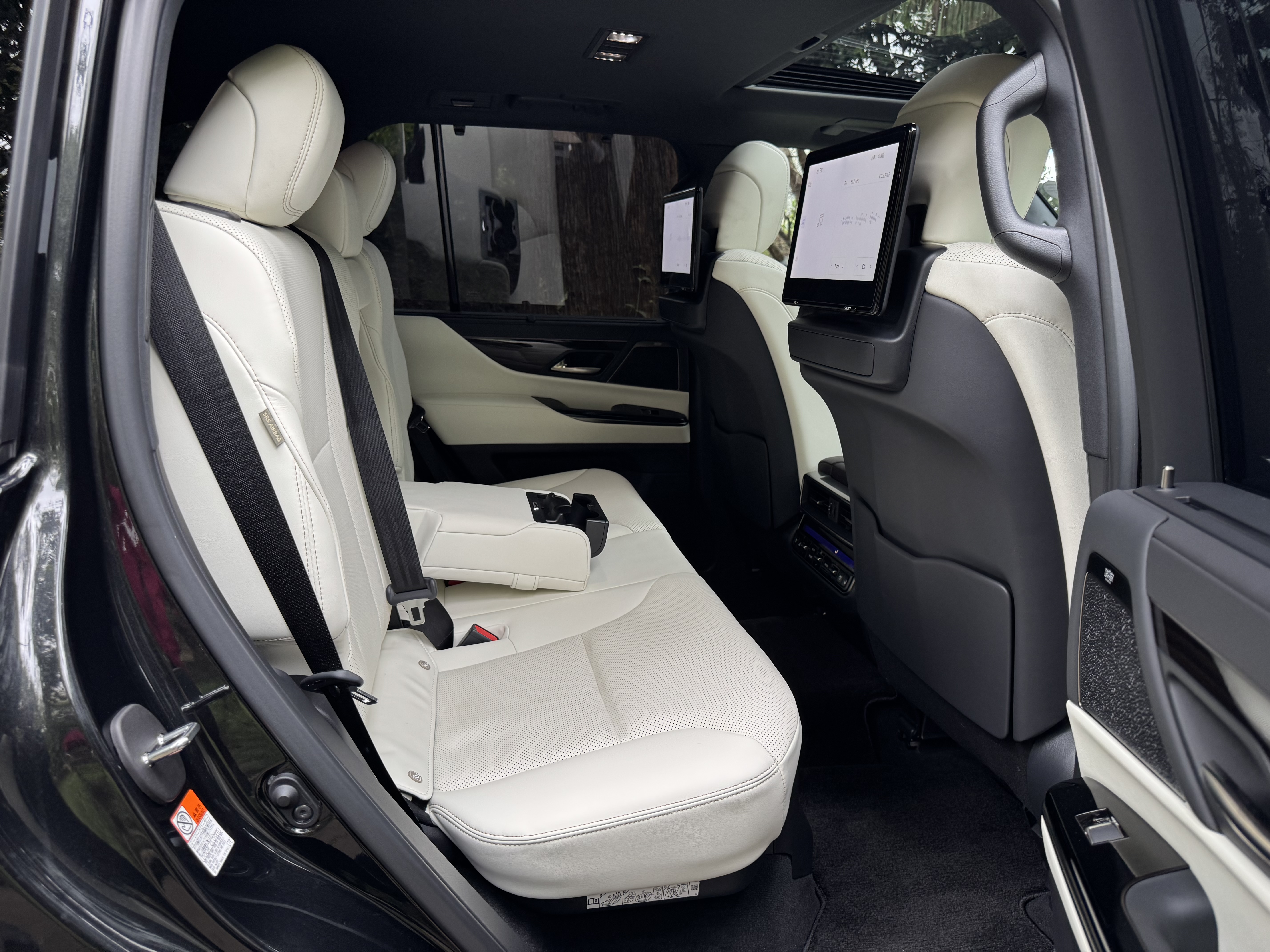 2023 LEXUS LX600