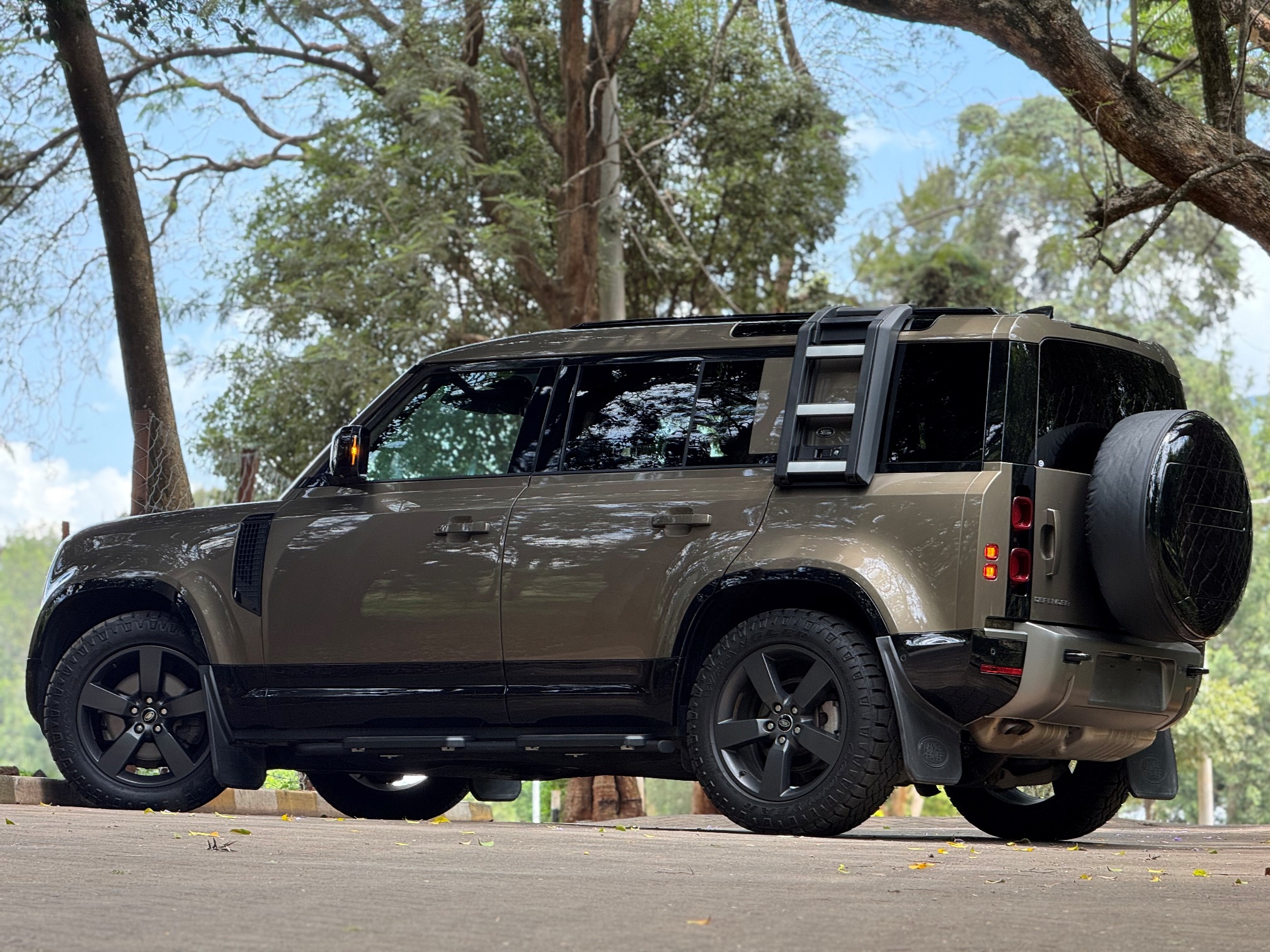 LANDROVER DEFENDER HSE D250