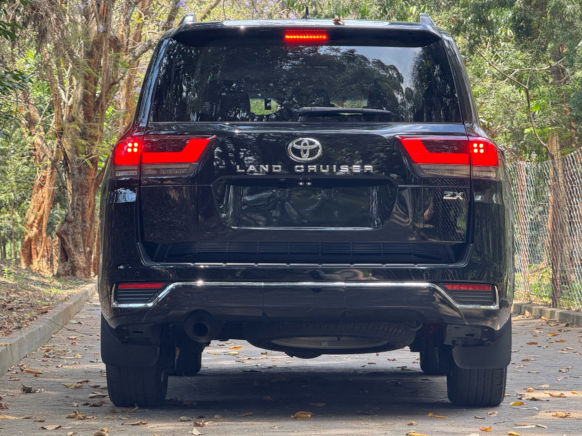 TOYOTA LANDCRUISER LC300