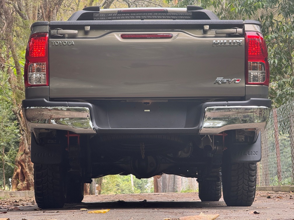 TOYOTA HILUX HIGH RIDER