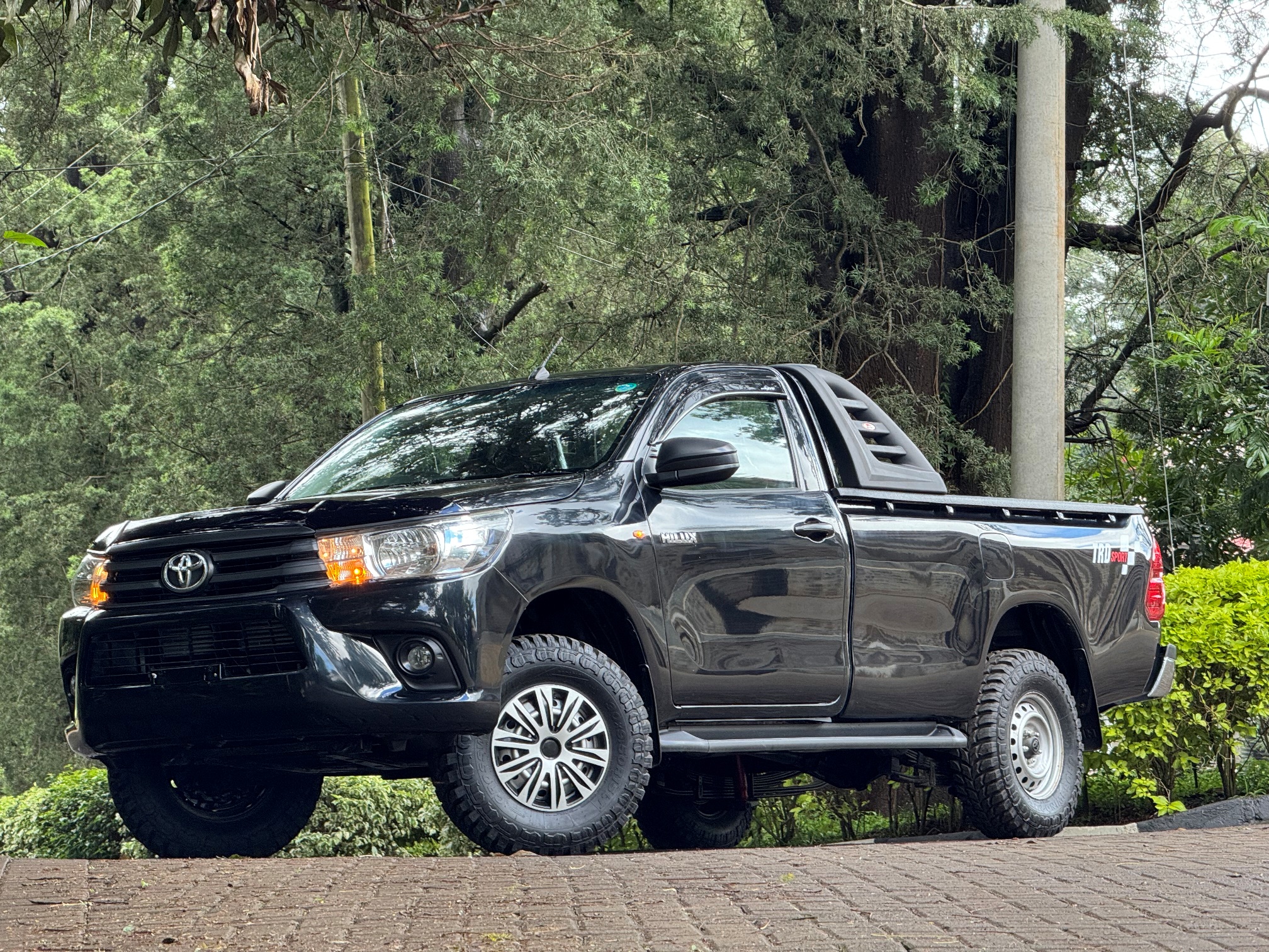 TOYOTA HILUX HIGH RIDER
