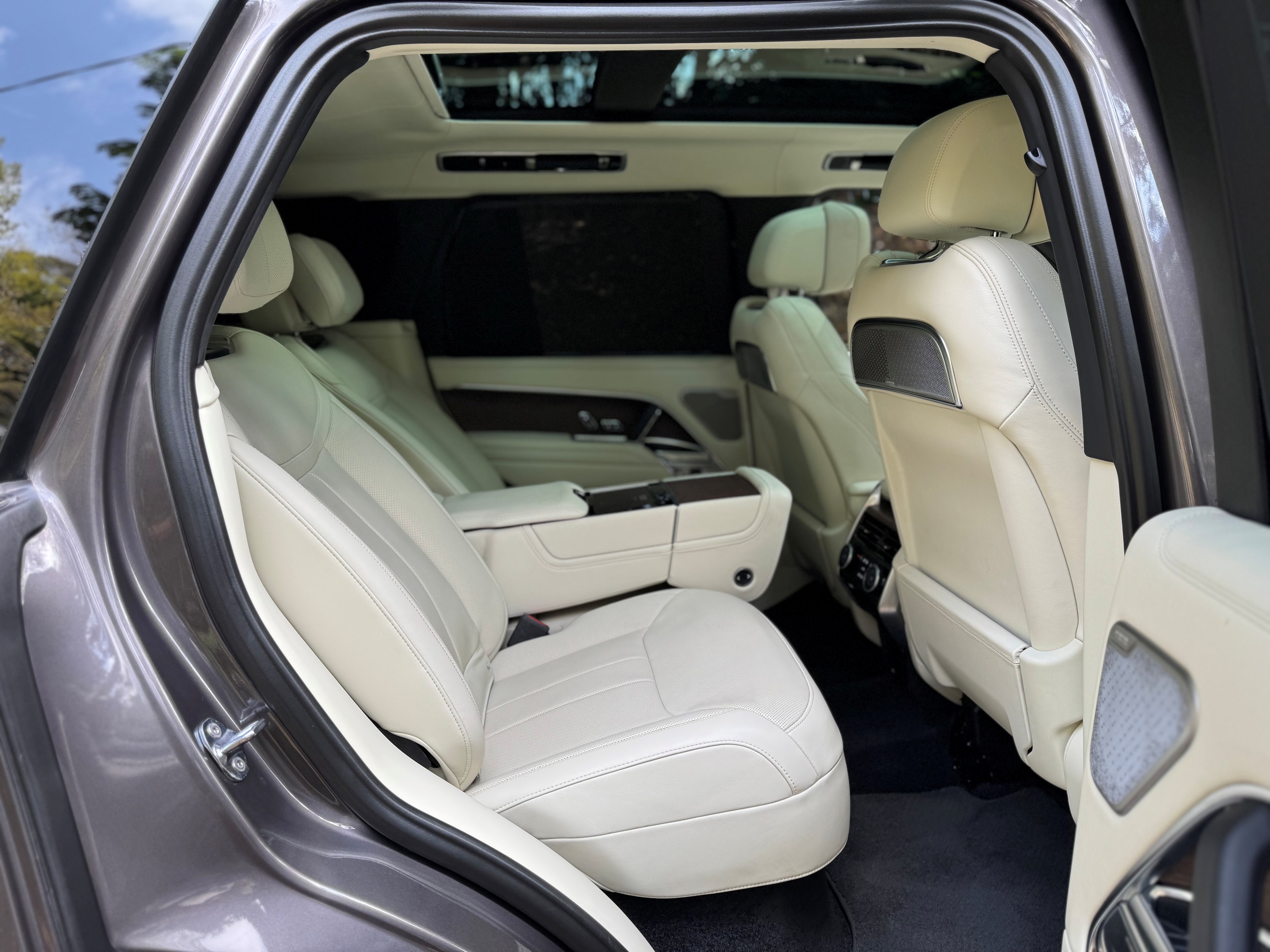 RANGE ROVER AUTOBIOGRAPHY