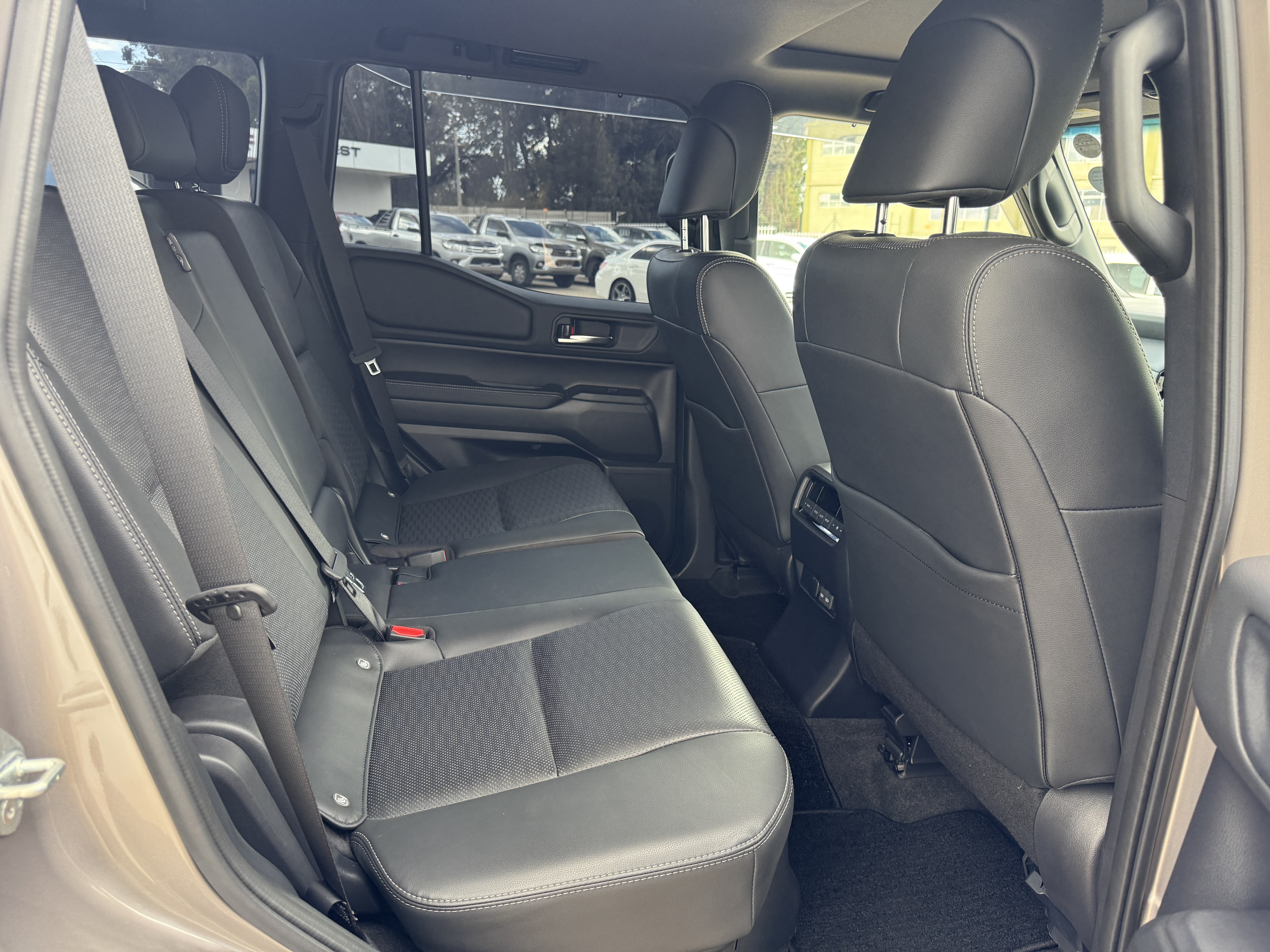 2024 TOYOTA LANDCRUISER J250