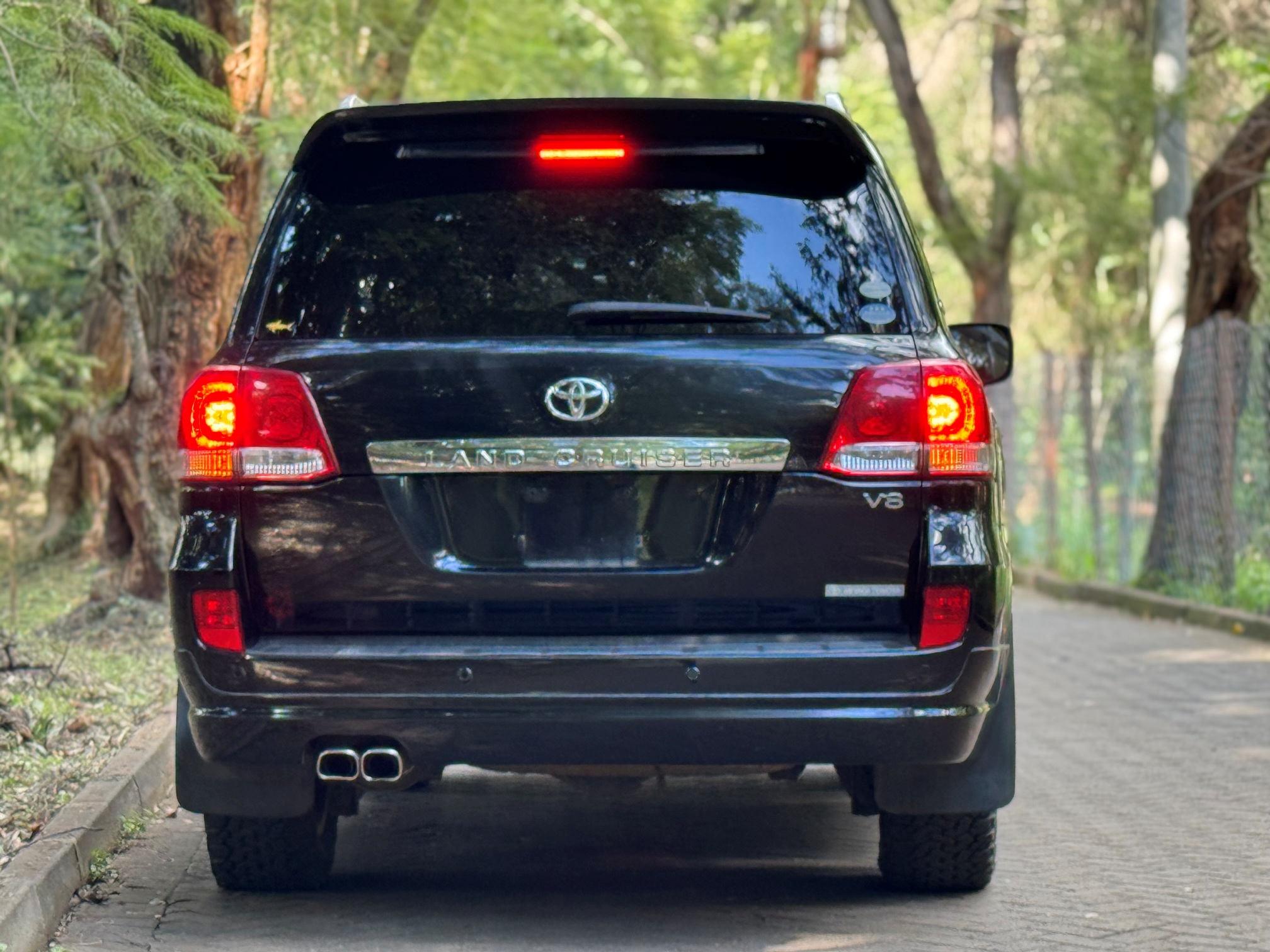 TOYOTA LANDCRUISER V8 ZX