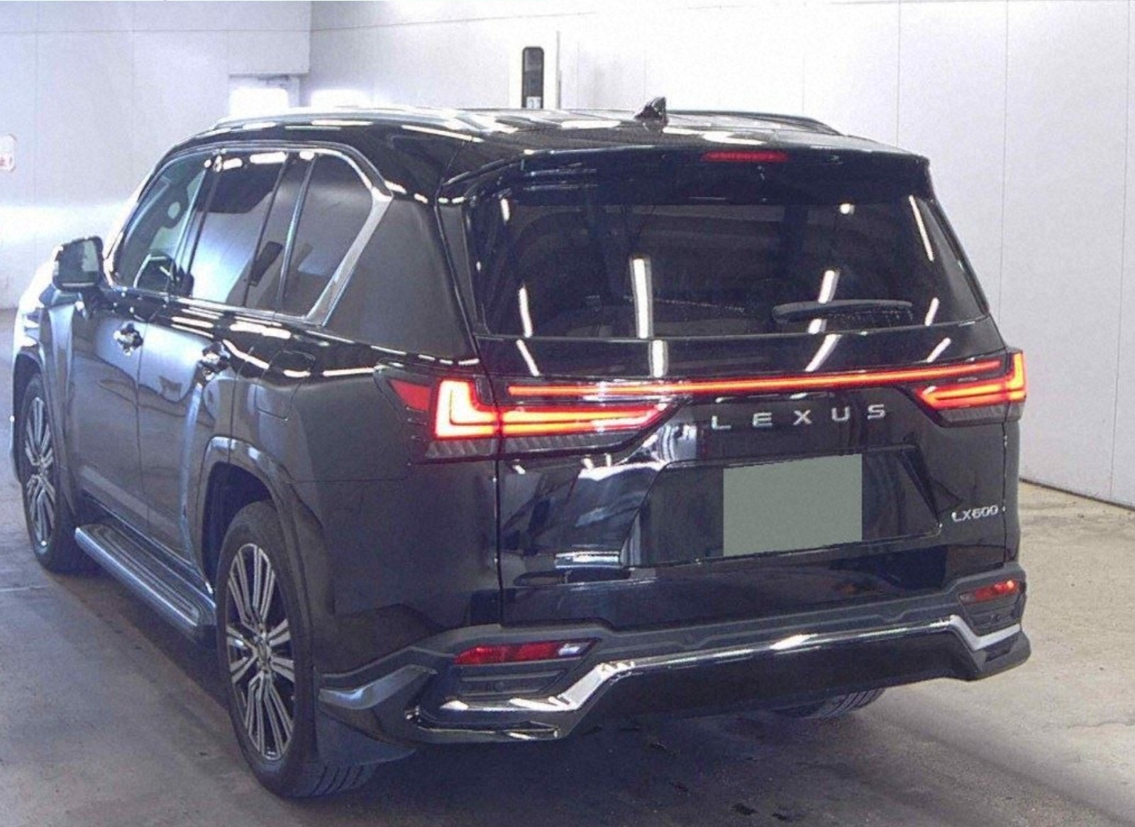 LEXUS LX600
