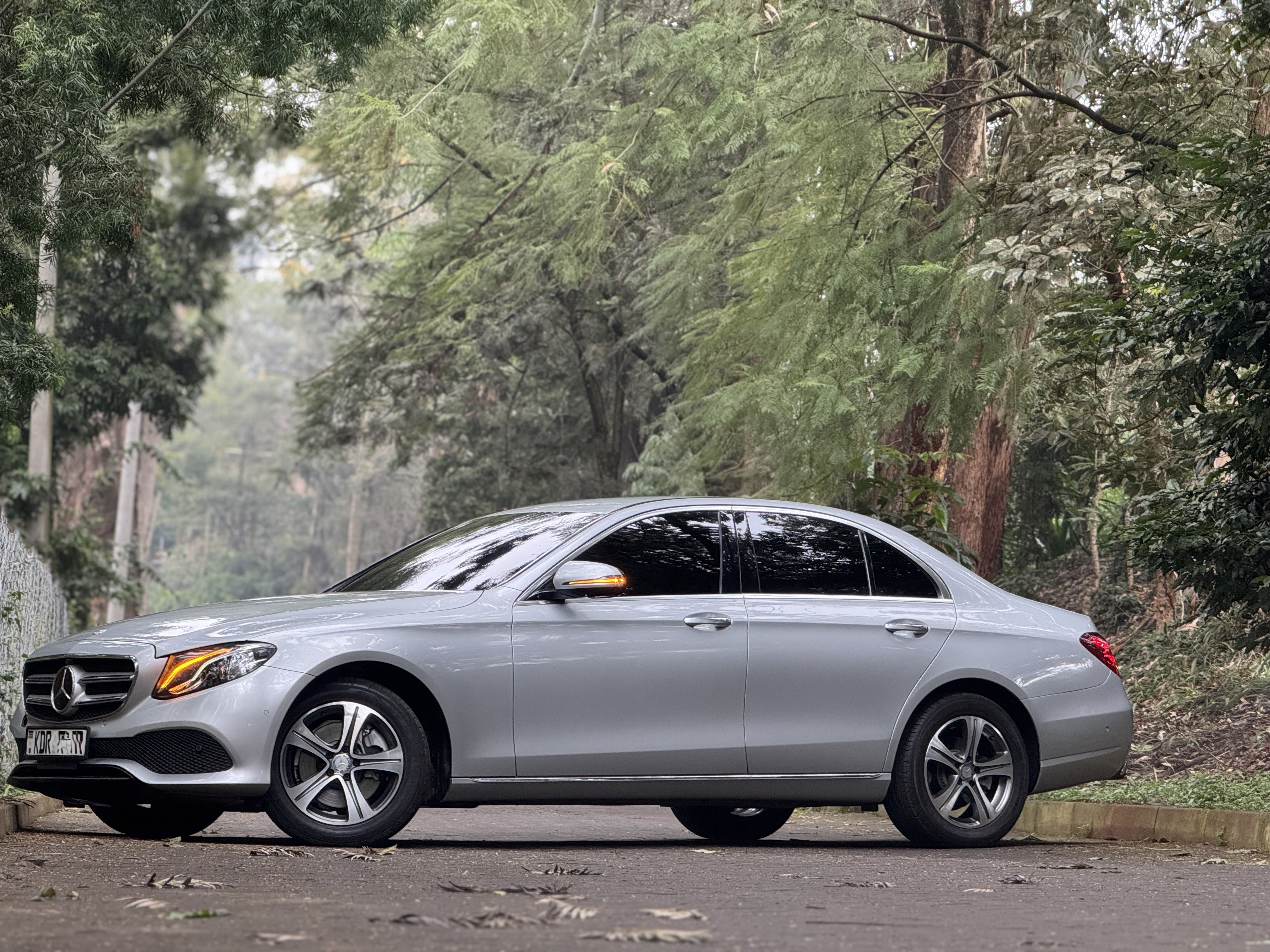 2017 MERCEDES BENZ E200