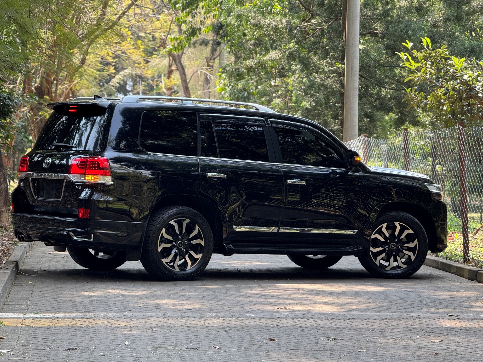 TOYOTA LANDCRUISER ZX