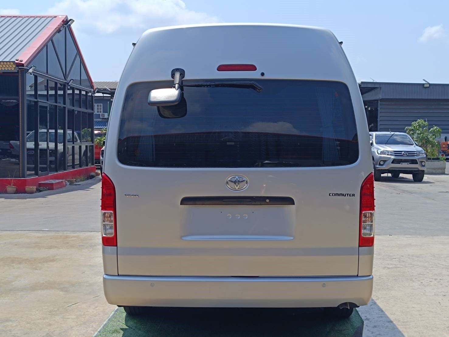 TOYOTA HIACE 9L HIGH ROOF