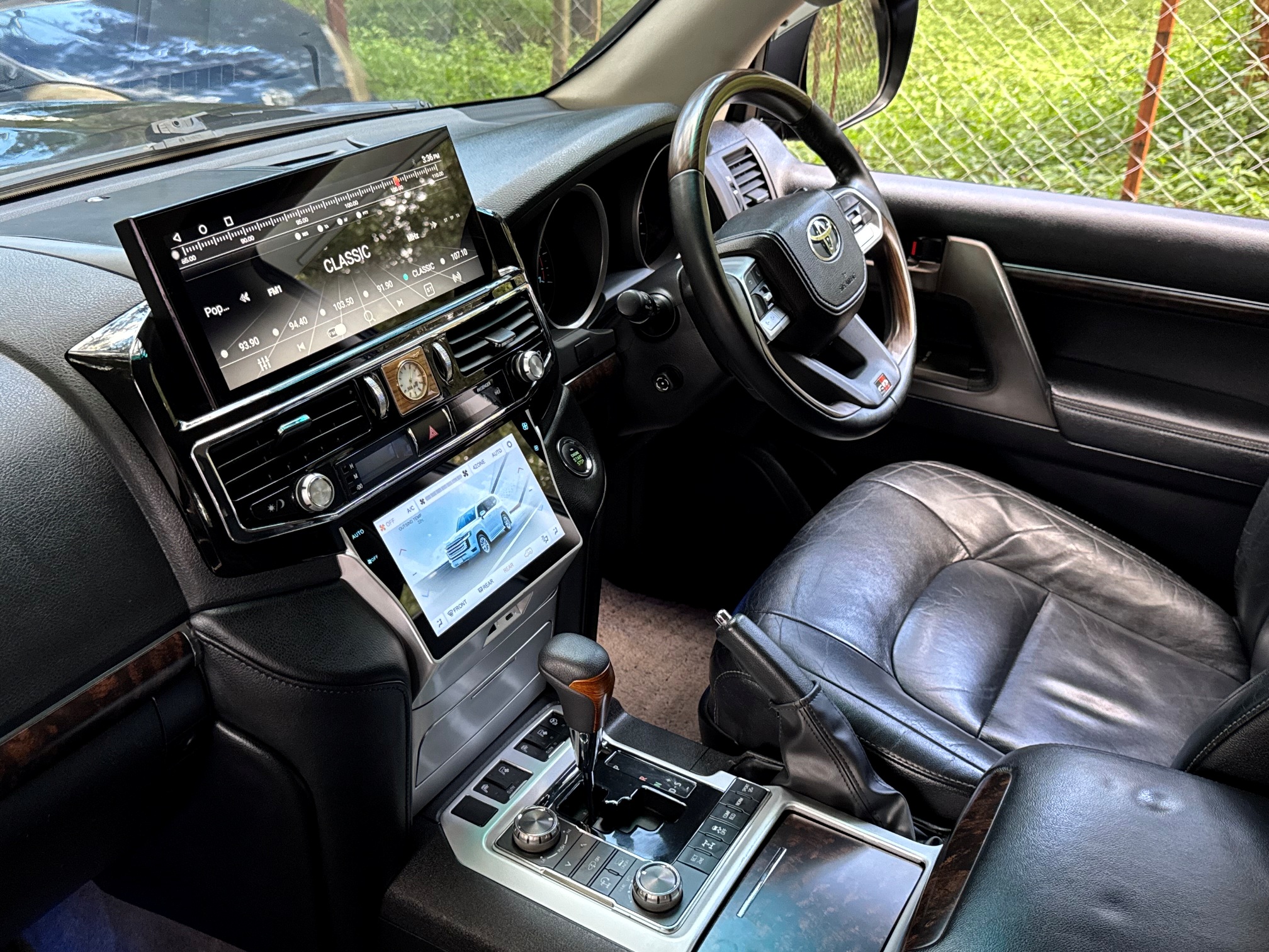 TOYOTA LANDCRUISER V8 ZX