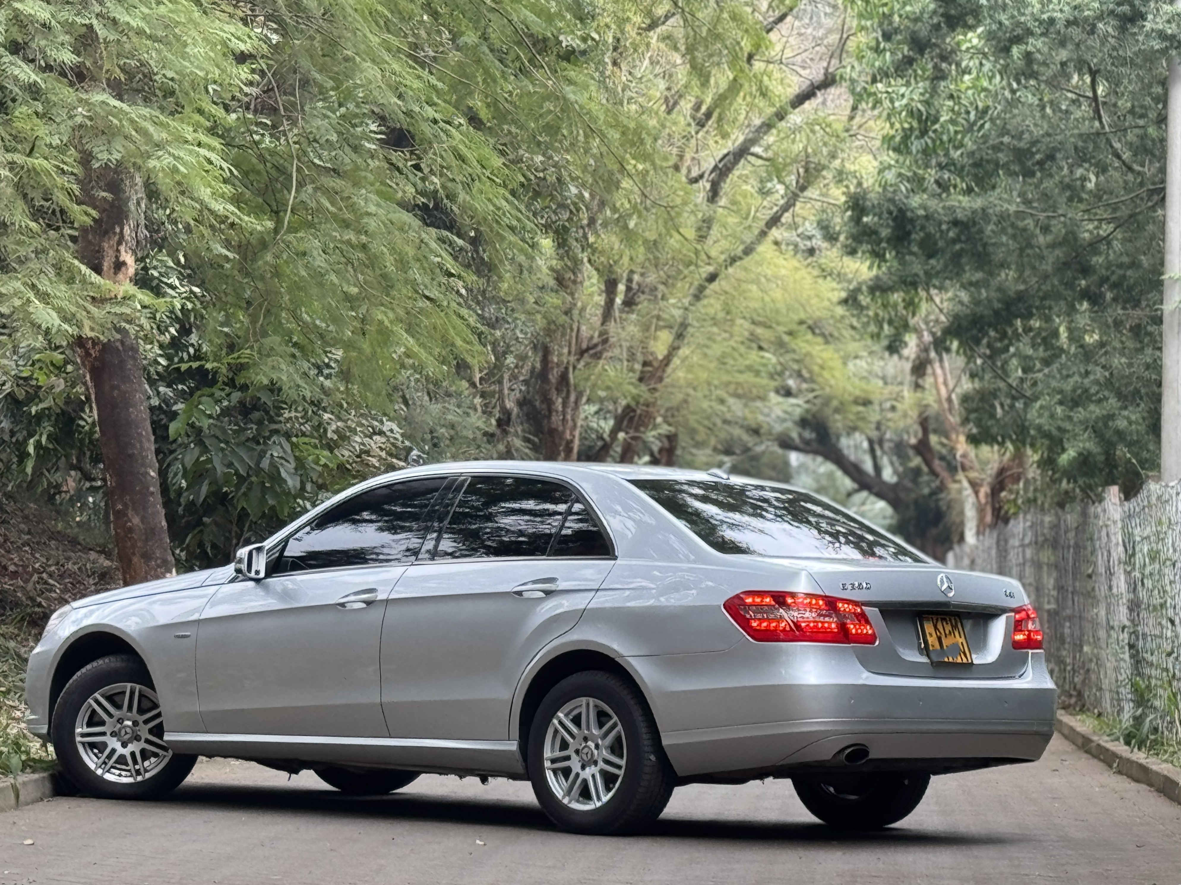 2010 MERCEDES BENZ E250