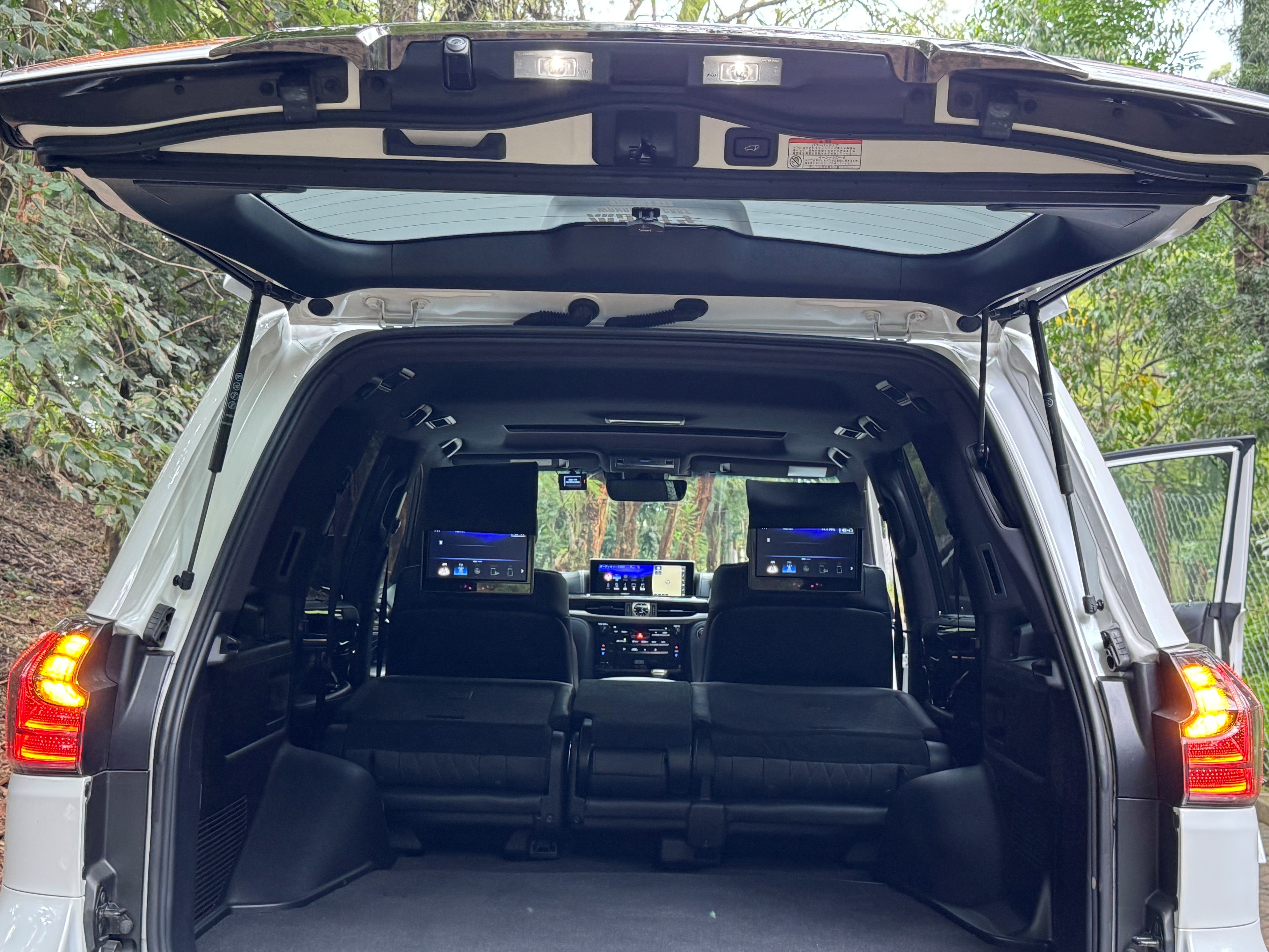LEXUS LX570