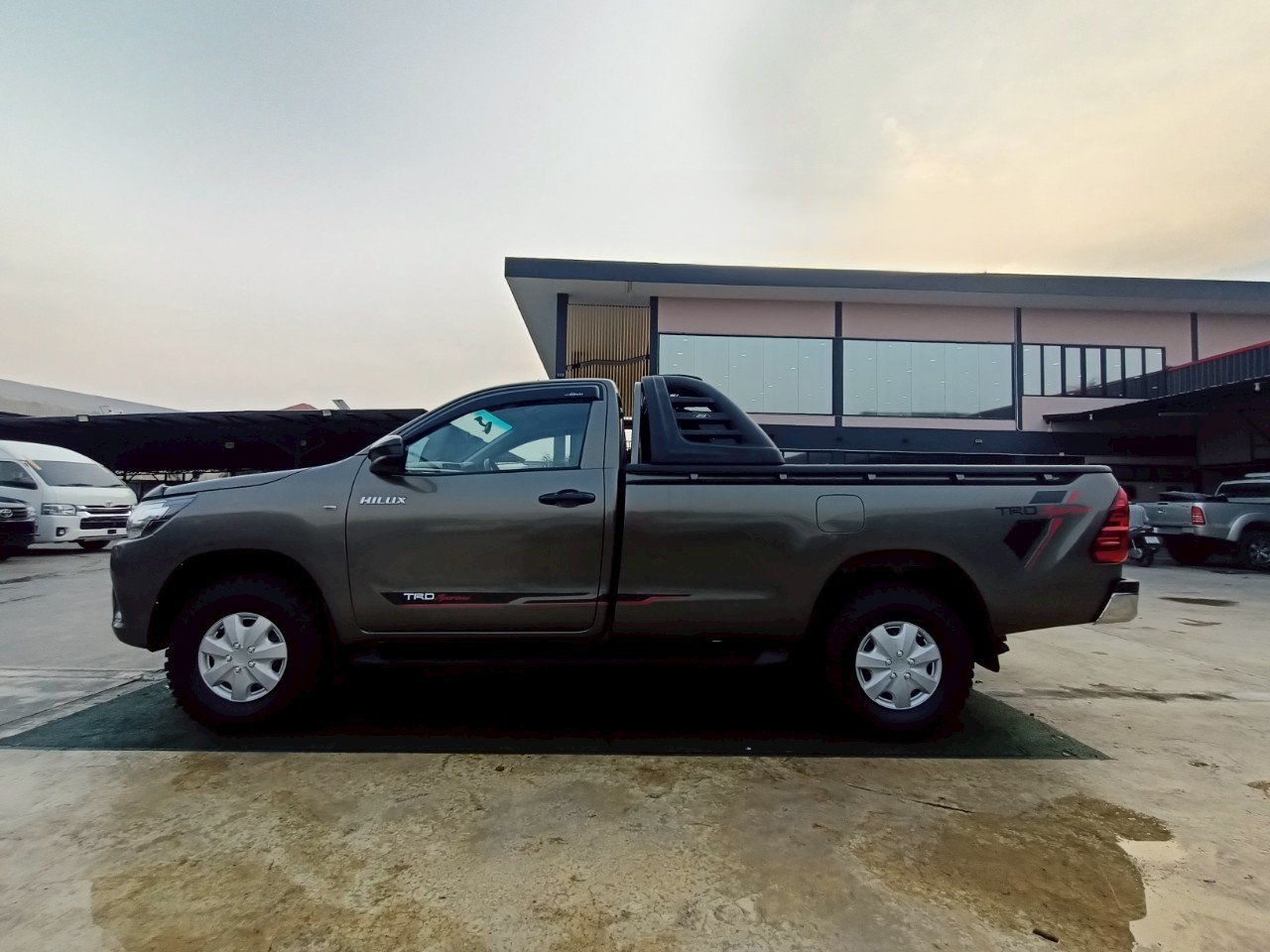 TOYOTA HILUX HIGHRIDER
