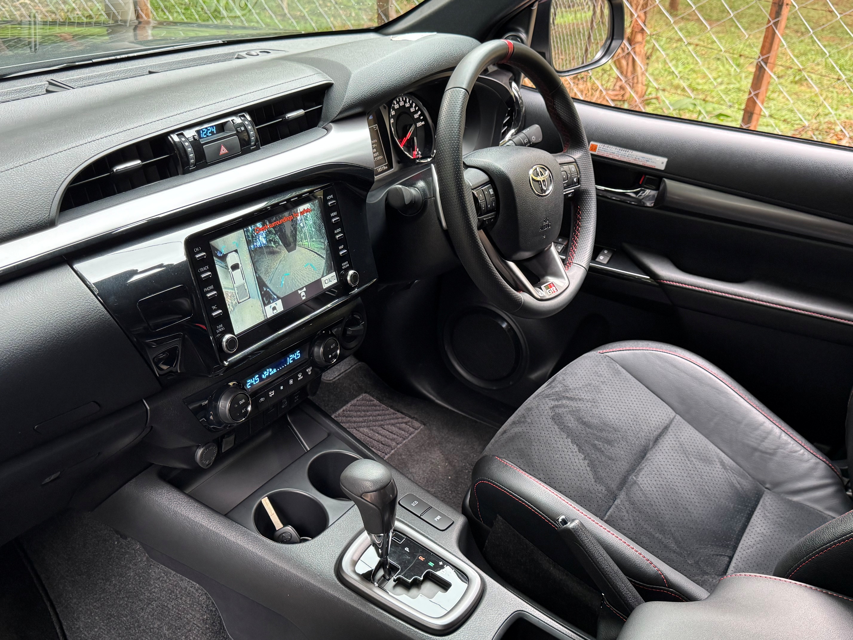 TOYOTA HILUX GR SPORT