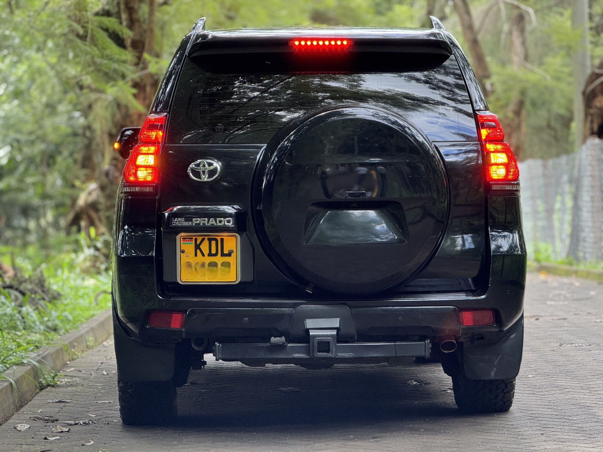 TOYOTA LANDCRUISER PRADO KAKADU