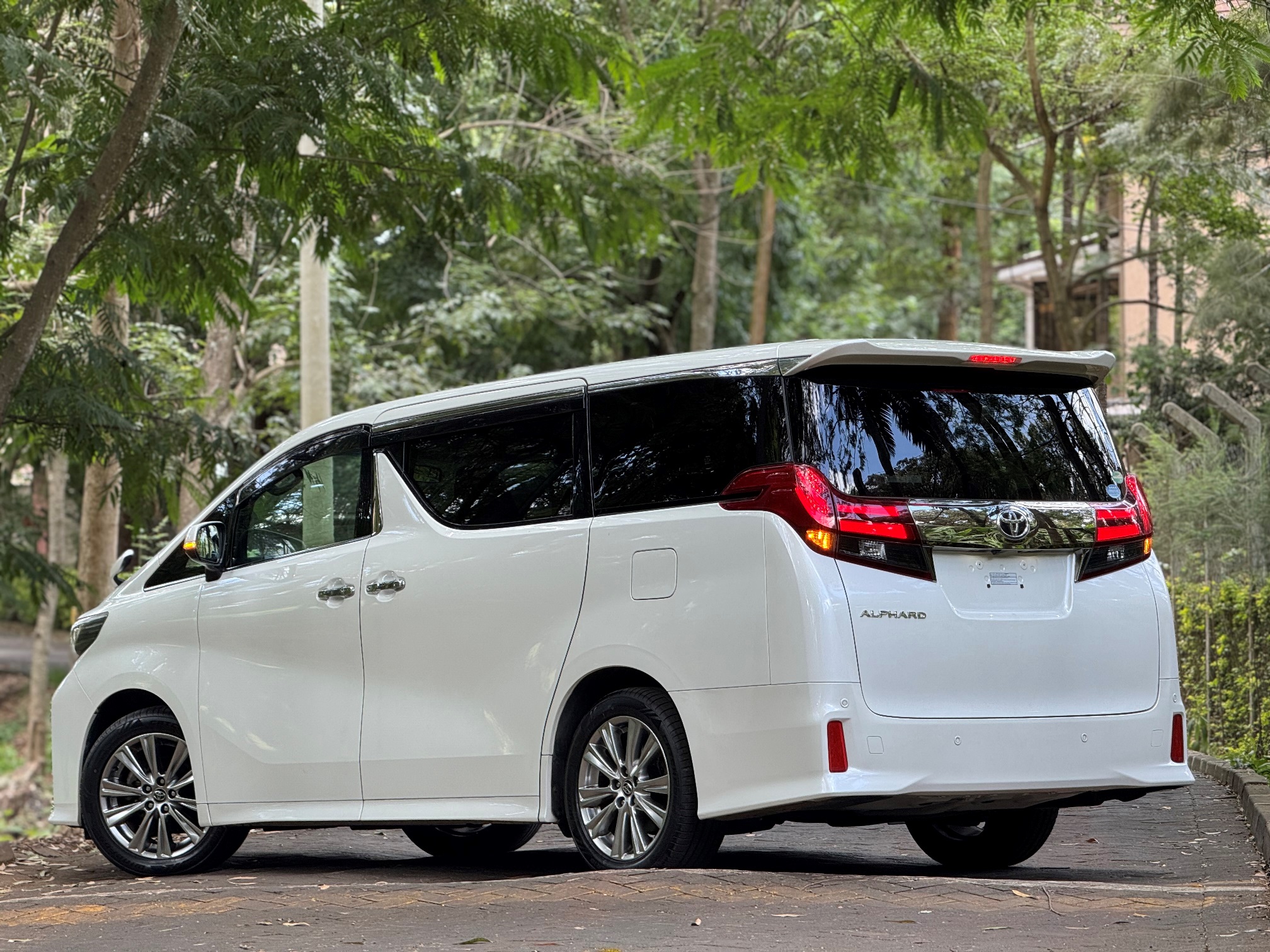 TOYOTA ALPHARD