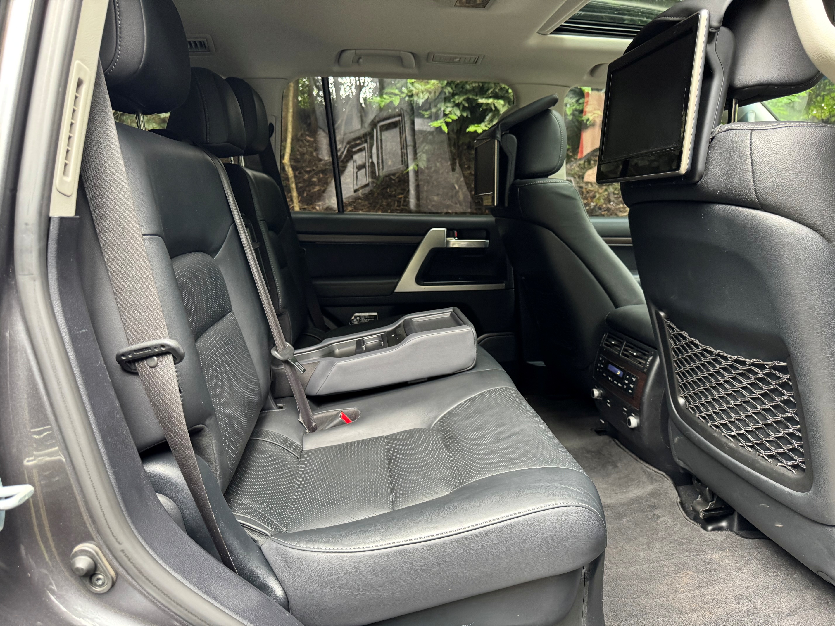TOYOTA LANDCRUISER SAHARA
