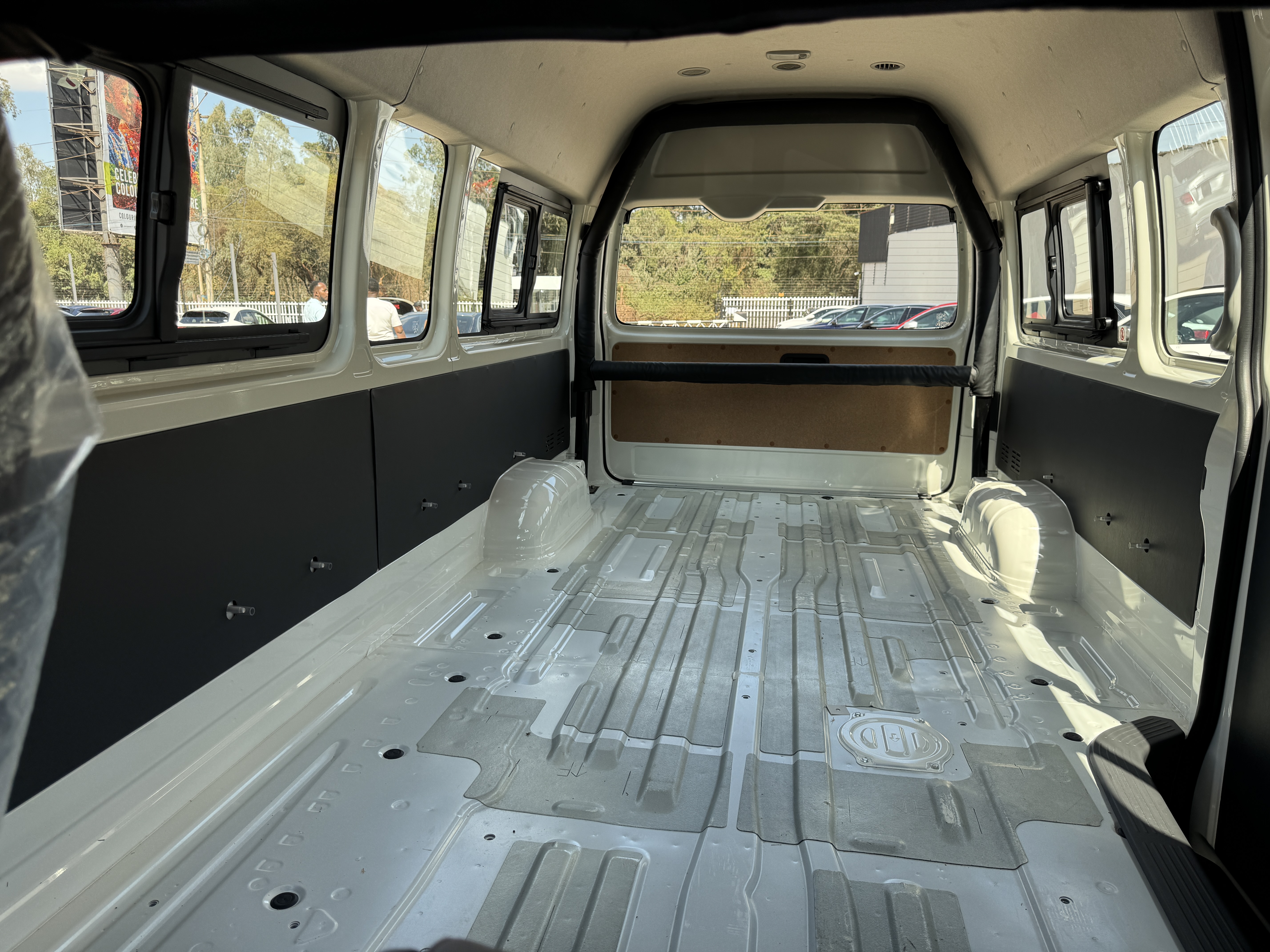 2026 TOYOTA HIACE 9L